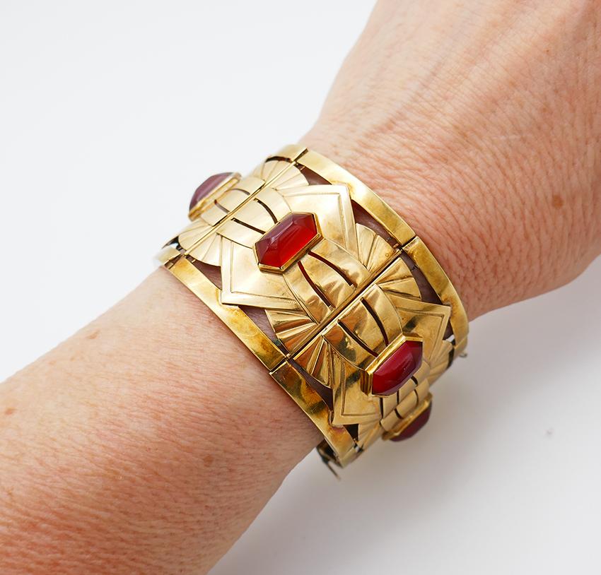 Taille cabochon Bracelet de succession Art Nouveau en or 14 carats et cornaline, bijou ancien en vente