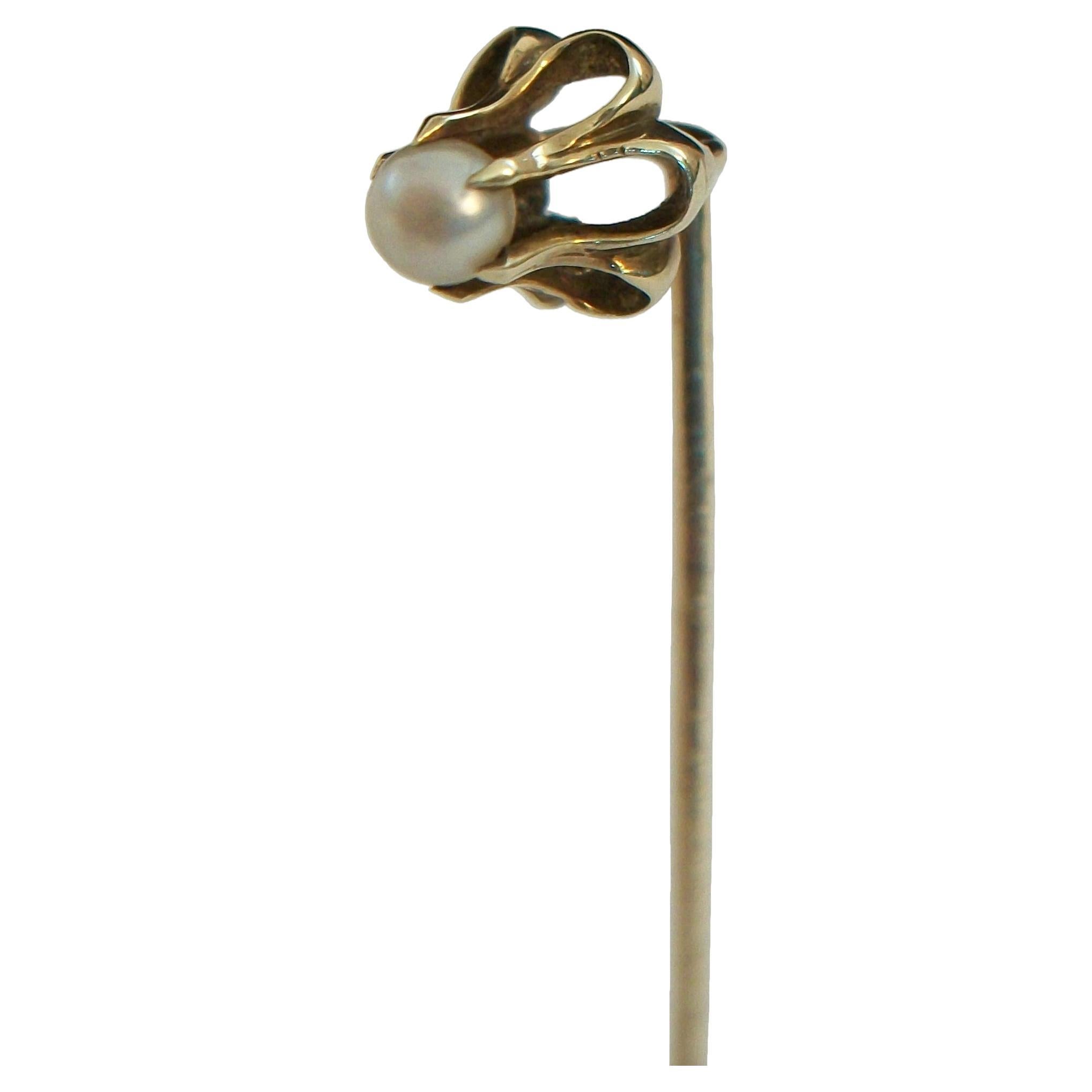 Art Nouveau 14K Gold & Pearl Stick Pin - United States - Circa 1910 For Sale