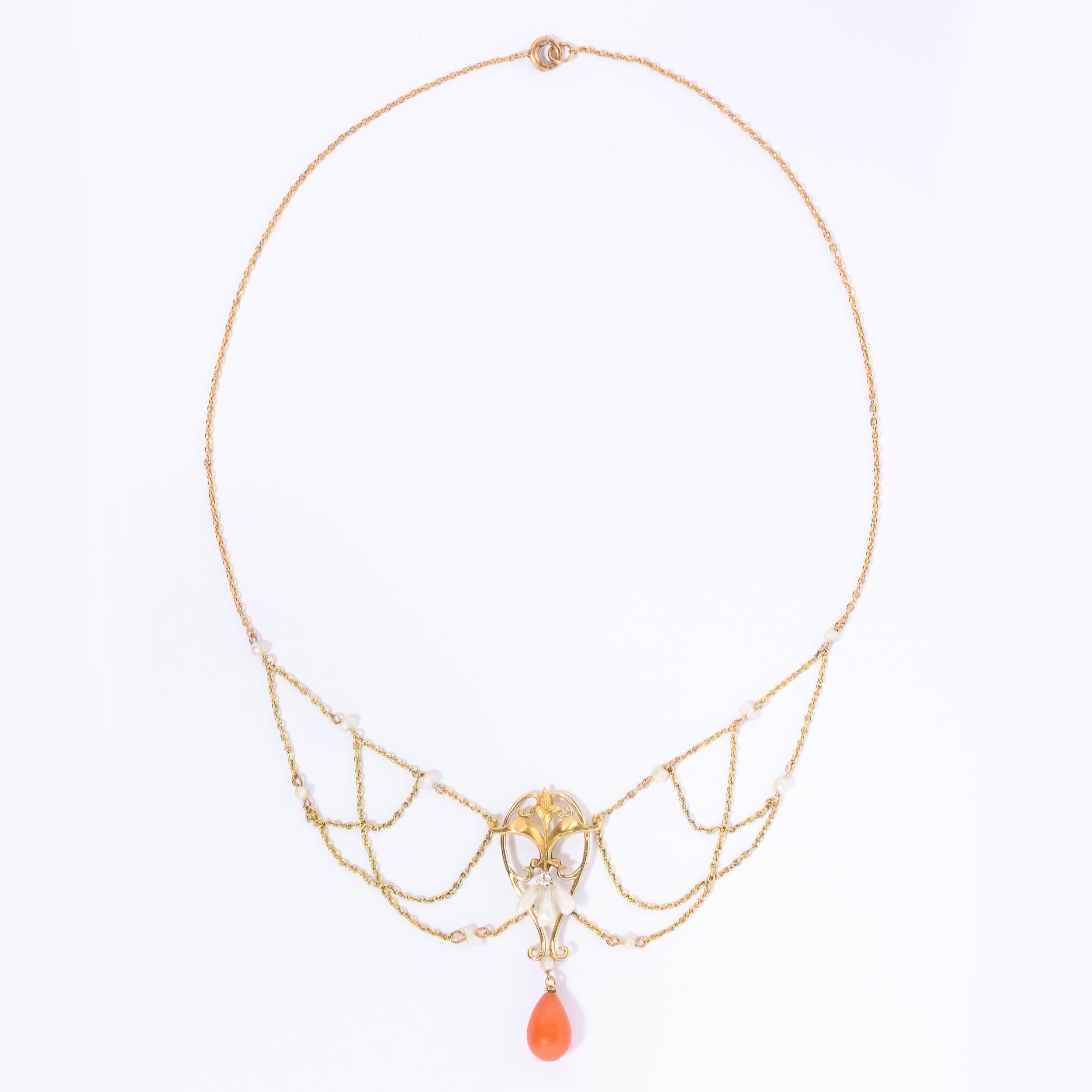 Collier guirlande Art nouveau en or 14k, perles, corail et diamants Excellent état - En vente à New York, NY