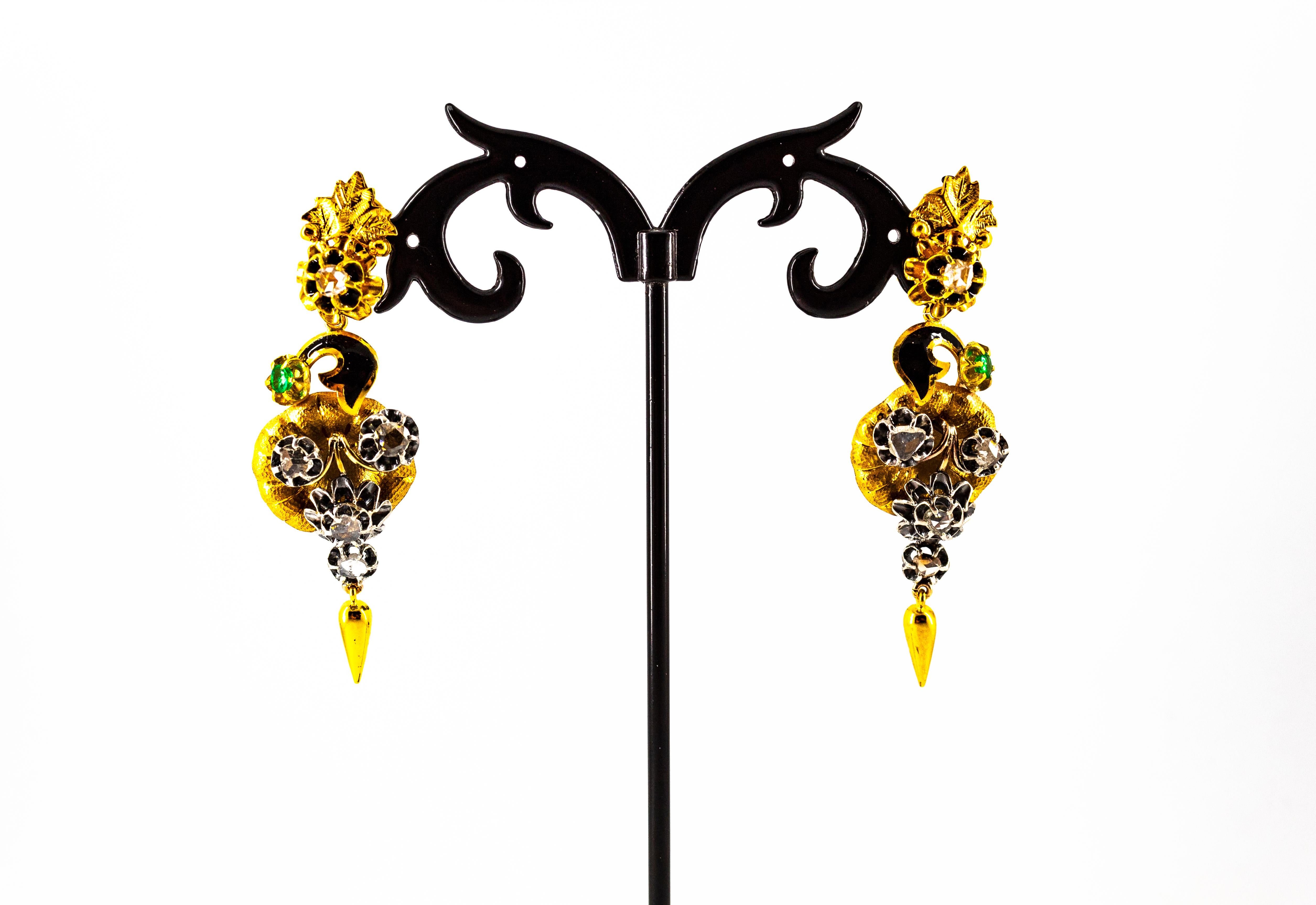Boucles d'oreilles en goutte Art Nouveau en or jaune avec émeraudes et diamants blancs taille rose de 1,50 carat Unisexe en vente