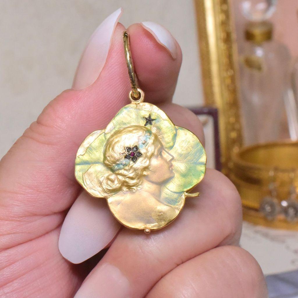 Art Nouveau 15ct Rose Gold, Enamel Diamond And Ruby Four Leaf Clover Locket In Excellent Condition In NEW TOWN, AU
