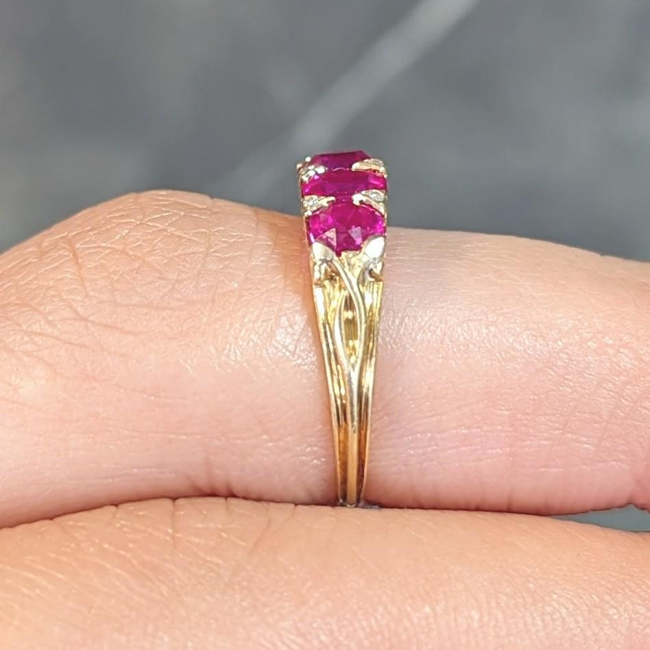 Art Nouveau 1.67 CTW Ruby Diamond 18 Karat Yellow Gold Foliate Antique Band Ring For Sale 8