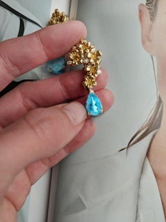 18 Karat Yellow Gold Brooch with Diamonds and Two Carats Paraiba Tourmaline