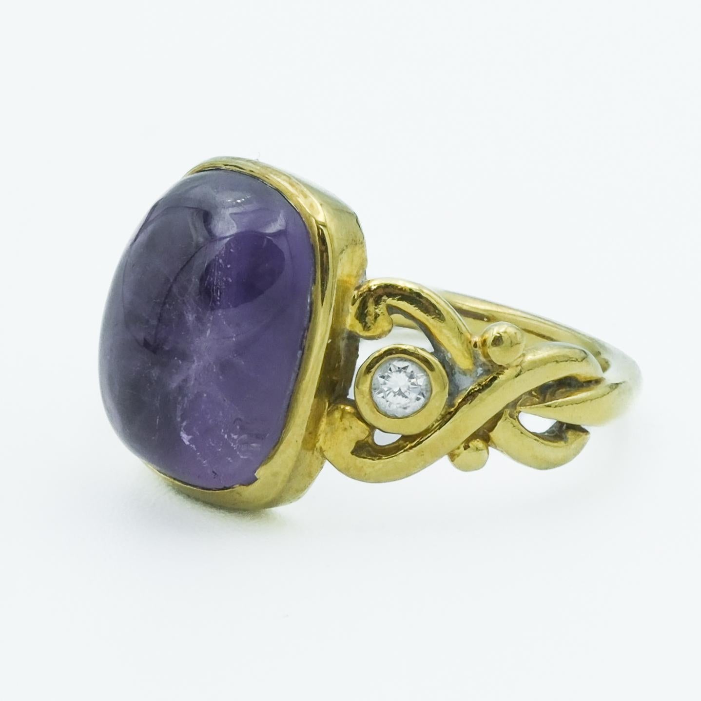 Sugarloaf Cabochon Art Nouveau 18 Karat Yellow Gold Sugarloaf Amethyst and Diamond Ring For Sale