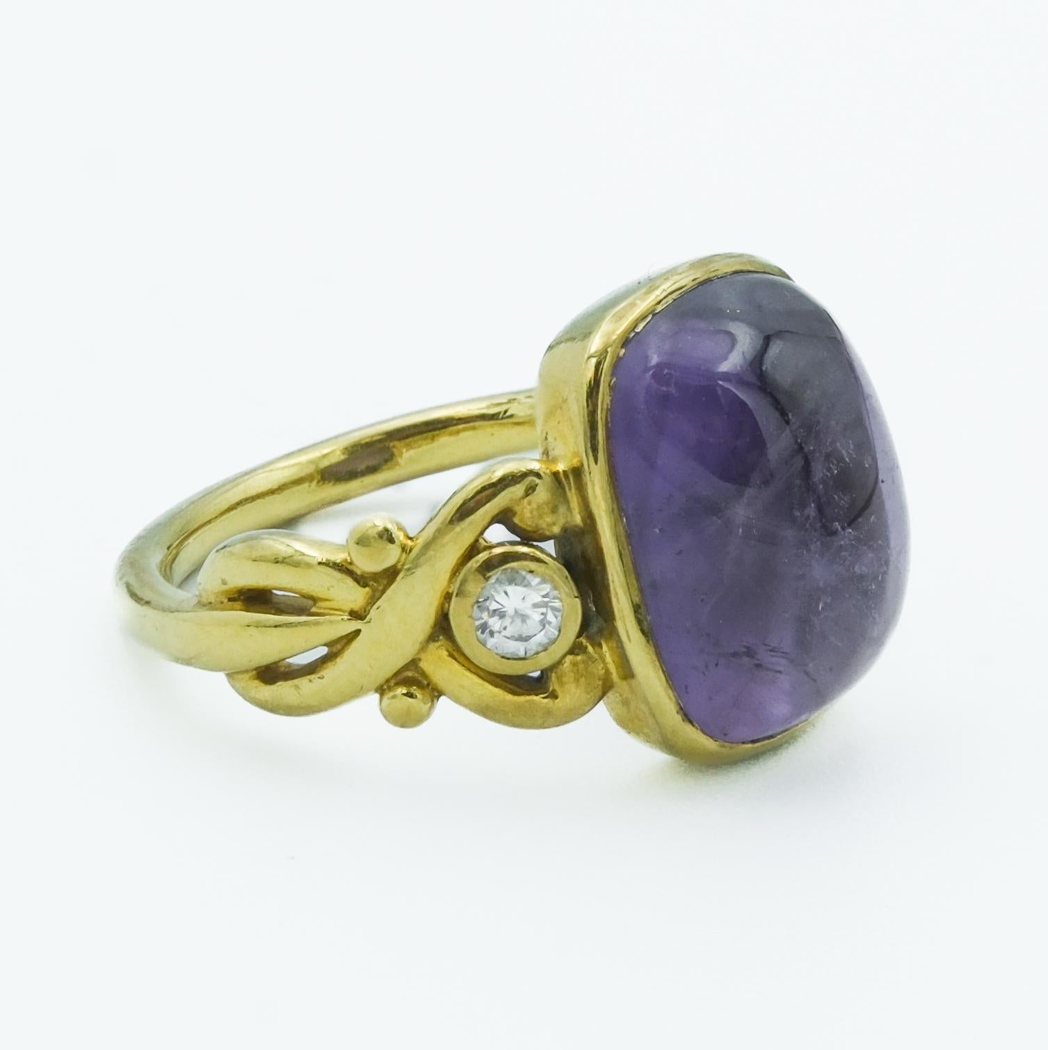 Women's Art Nouveau 18 Karat Yellow Gold Sugarloaf Amethyst and Diamond Ring For Sale
