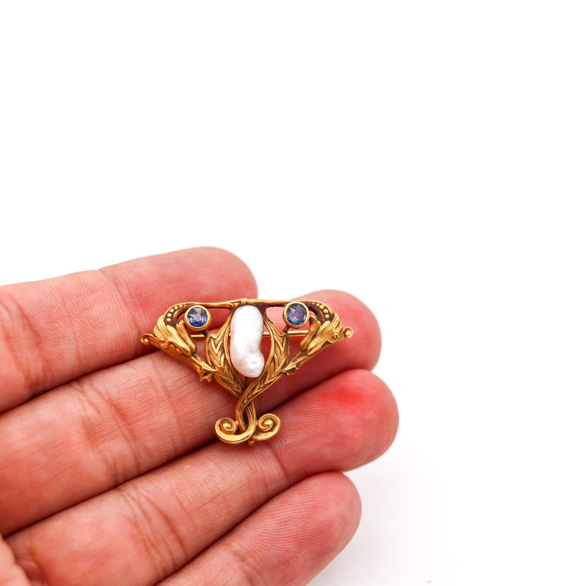 Art Nouveau 1890 Brooch In 14Kt Gold Montana Sapphires & Mississippi River Pearl In Excellent Condition For Sale In Miami, FL