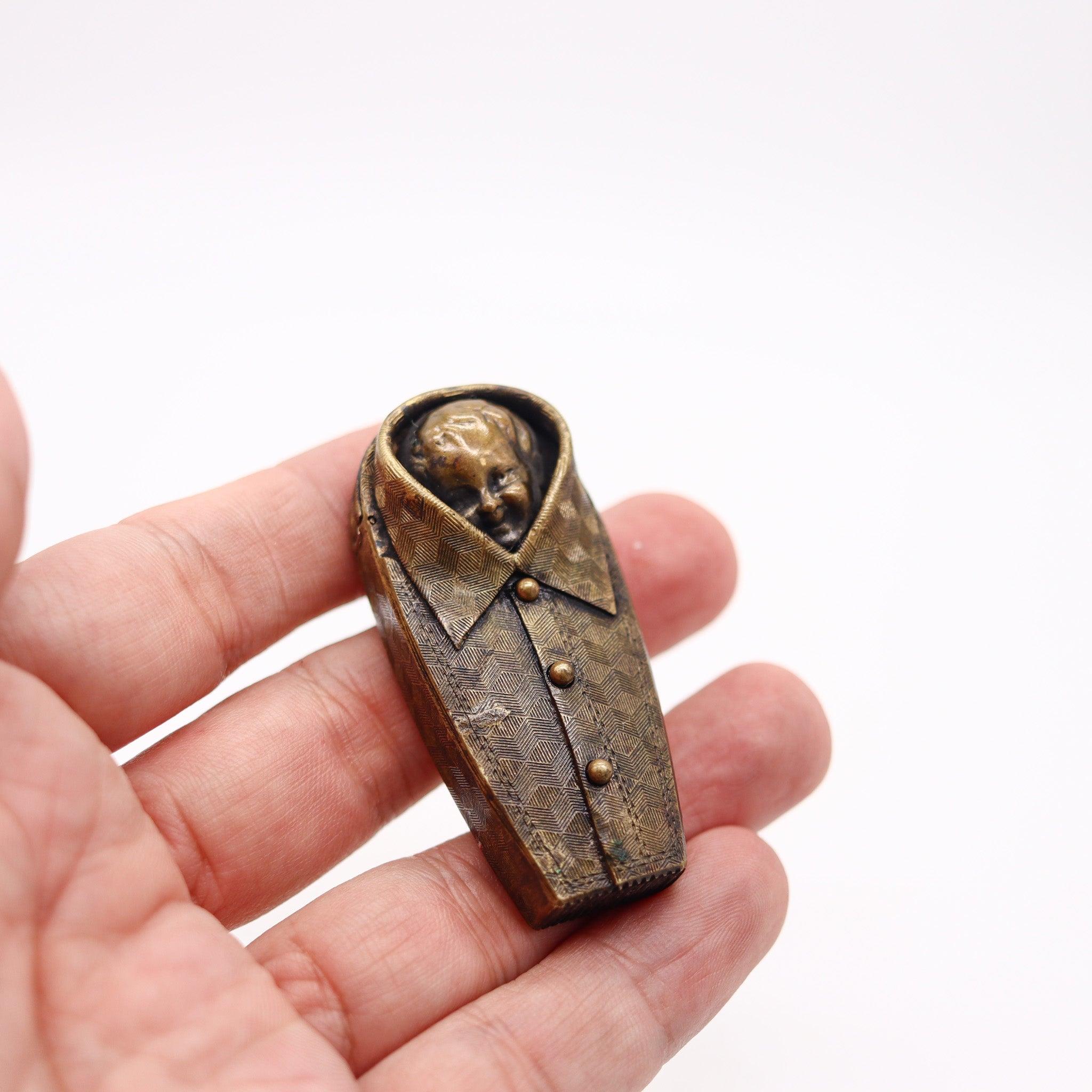 ART-NOUVEAU 1890 Alemania Inusual caja de cerillas Vesta en latón dorado macizo Alemán en venta