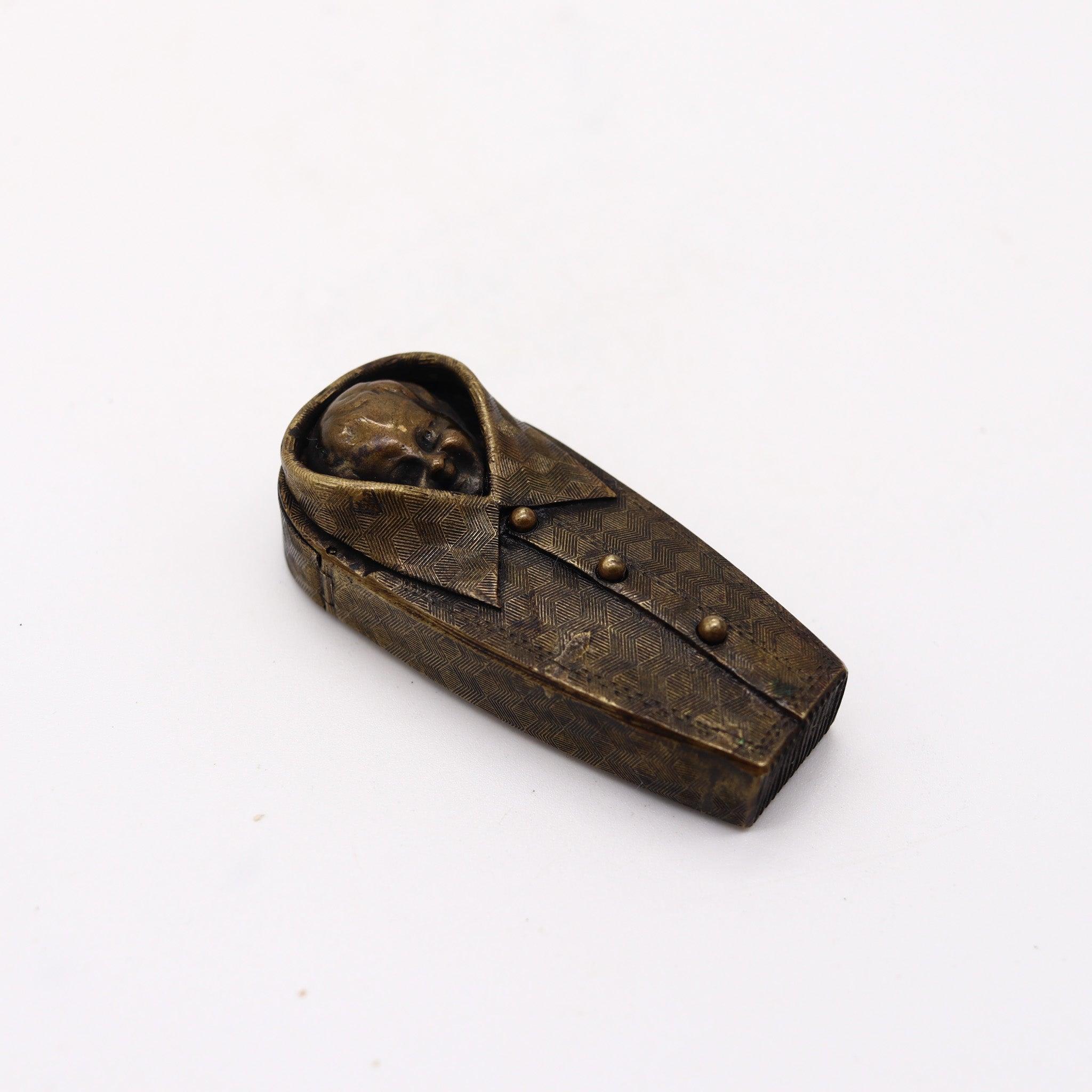 ART-NOUVEAU 1890 Alemania Inusual caja de cerillas Vesta en latón dorado macizo en Excelente estado para la venta en Miami, FL