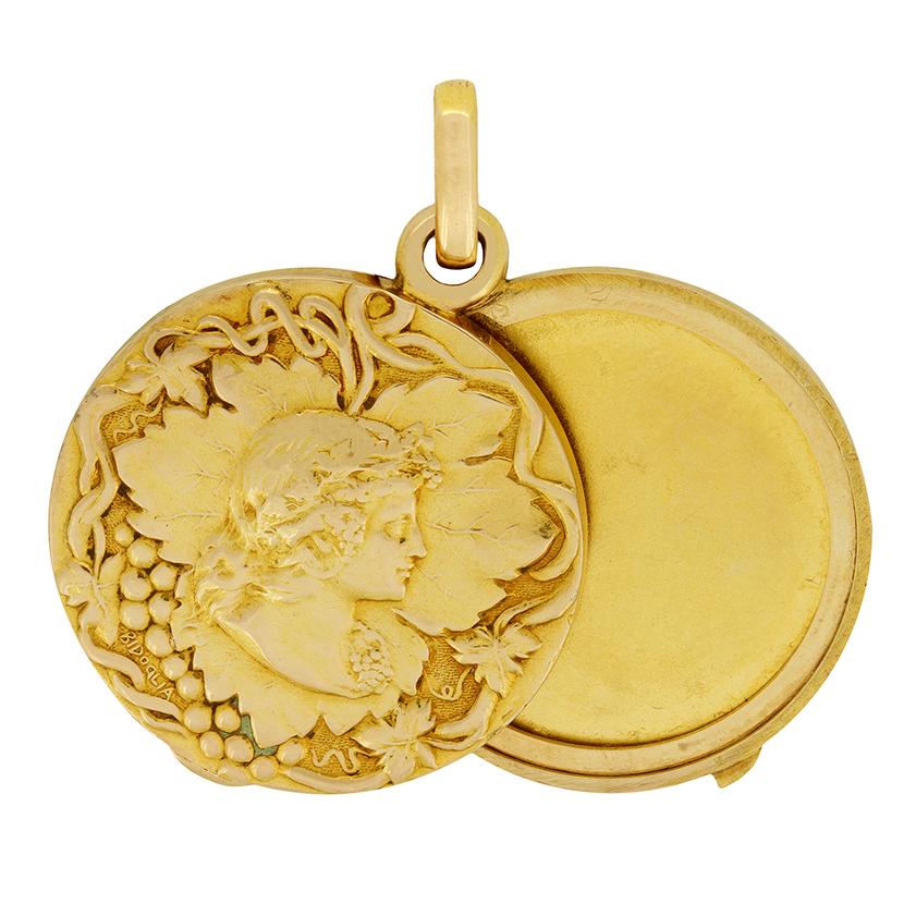 Art Nouveau 18ct Gold Lady Locket Pendant, c.1910s In Good Condition In London, GB