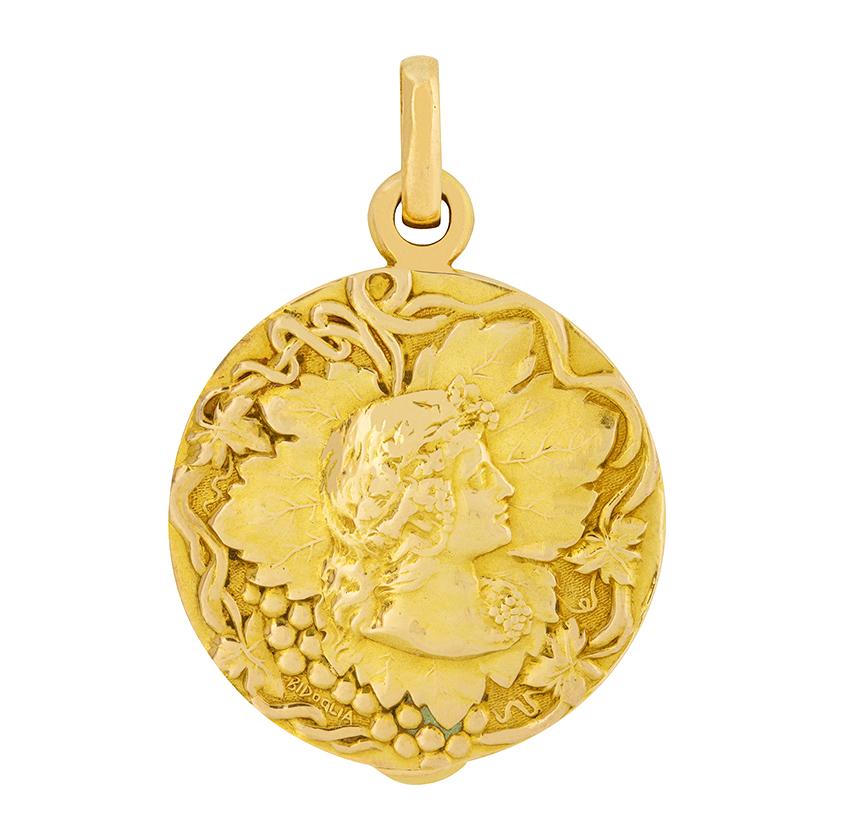 Women's or Men's Art Nouveau 18ct Gold Lady Locket Pendant, c.1910s