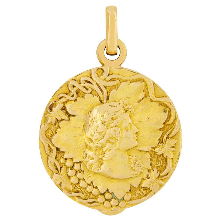 Art Nouveau 18ct Gold Lady Locket Pendant, c.1910s