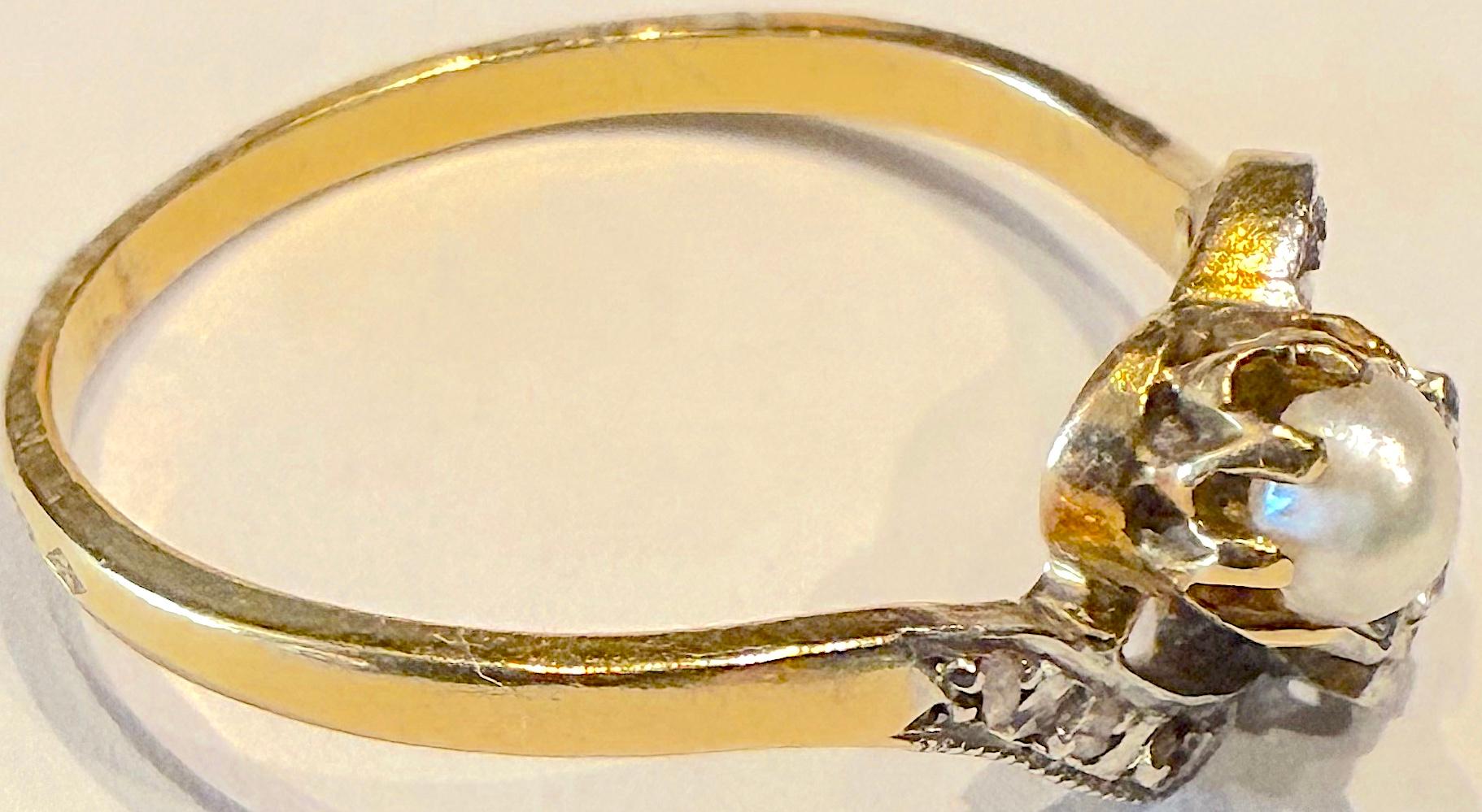 Art Nouveau 18ct & Platinum Flower Sprig Ring with Diamonds & a Natural Pearl Corte cojín en venta