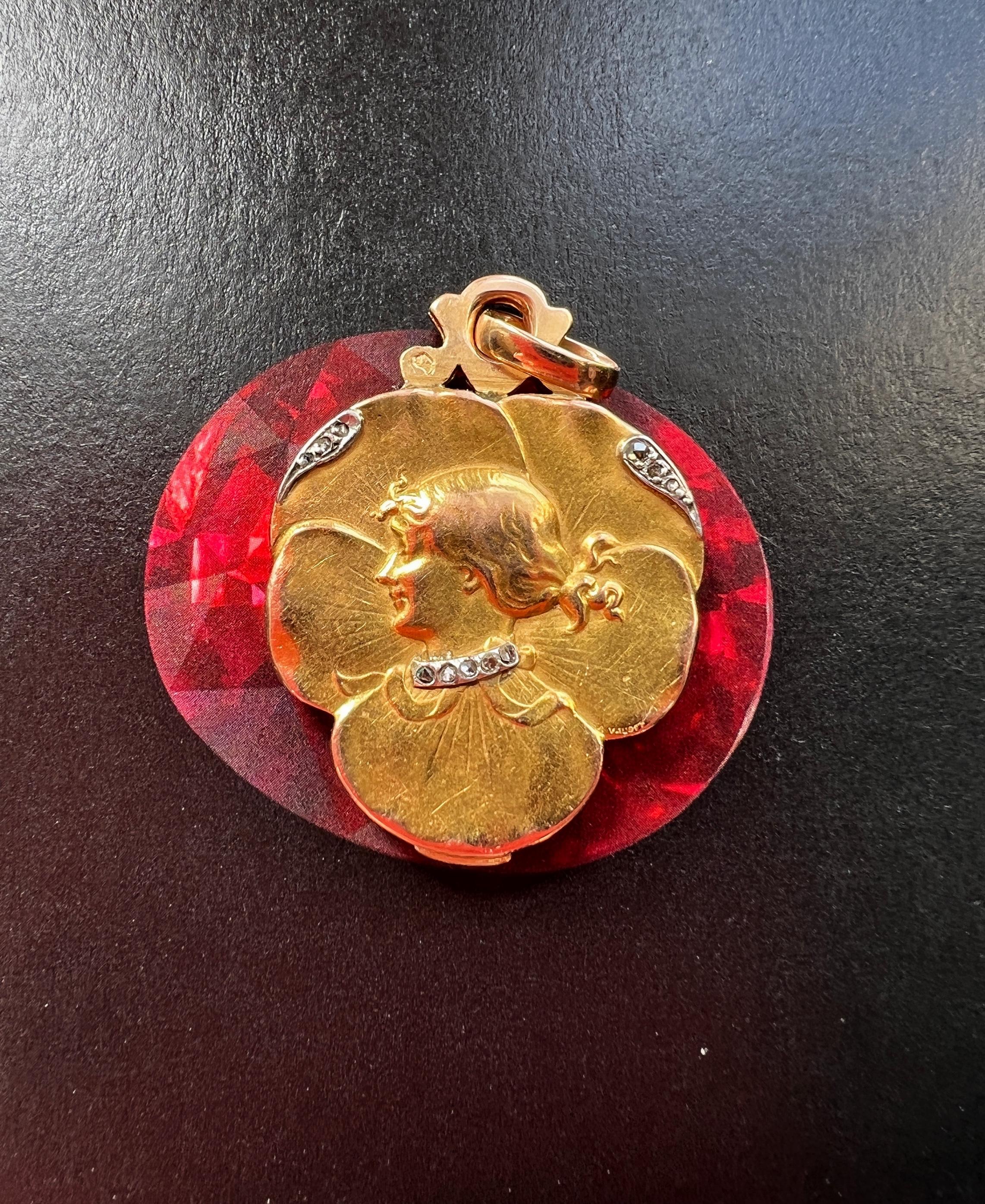 Art Nouveau 18K gold Lady Pansy diamond heart shaped mirror pendant For Sale 2