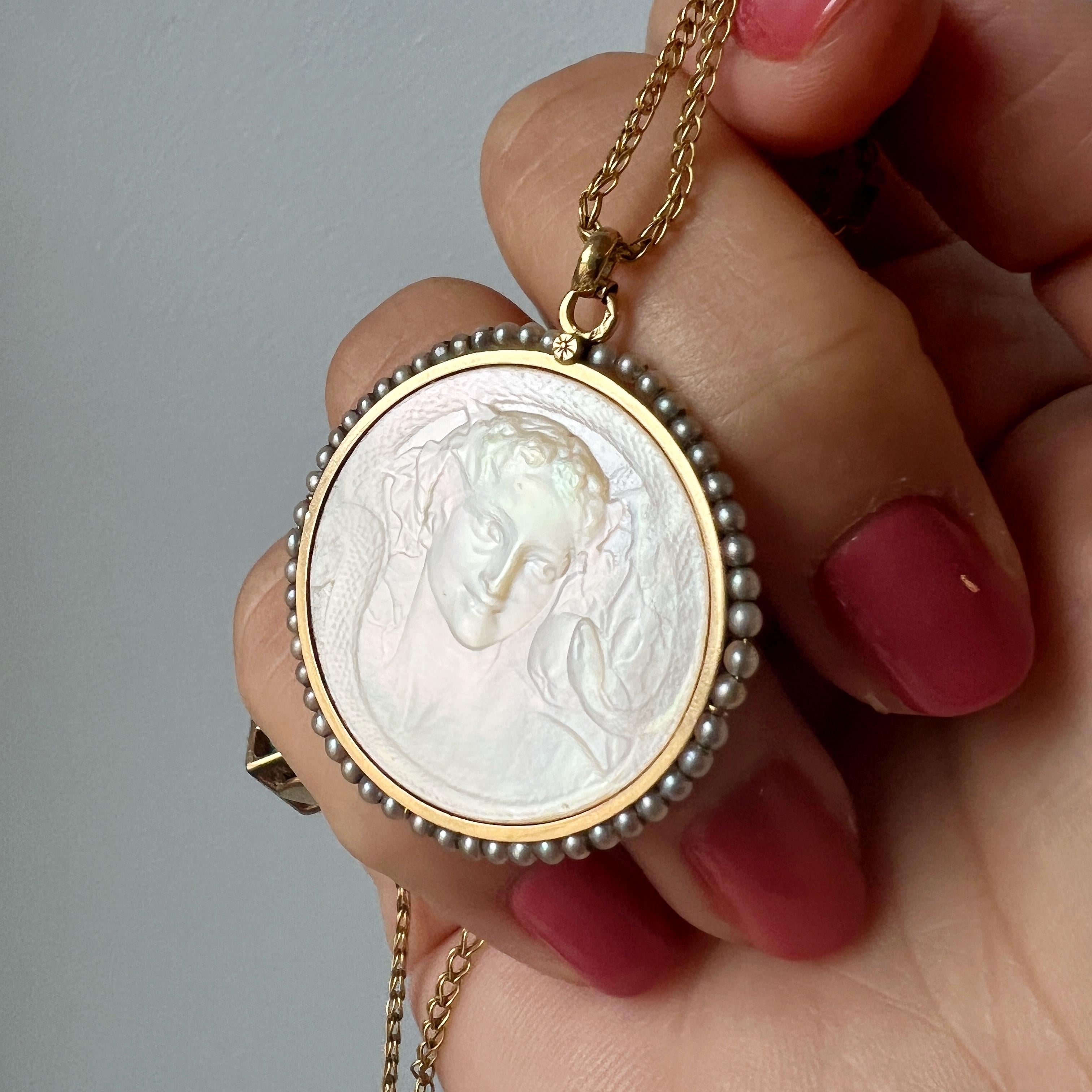 Discover the allure of a bygone era with this exquisite 18K gold pendant medal from the Art Nouveau era.

At the heart of this pendant is a young lady, surrounded by a snake, showing a mysterious connection between the humanity and the natural