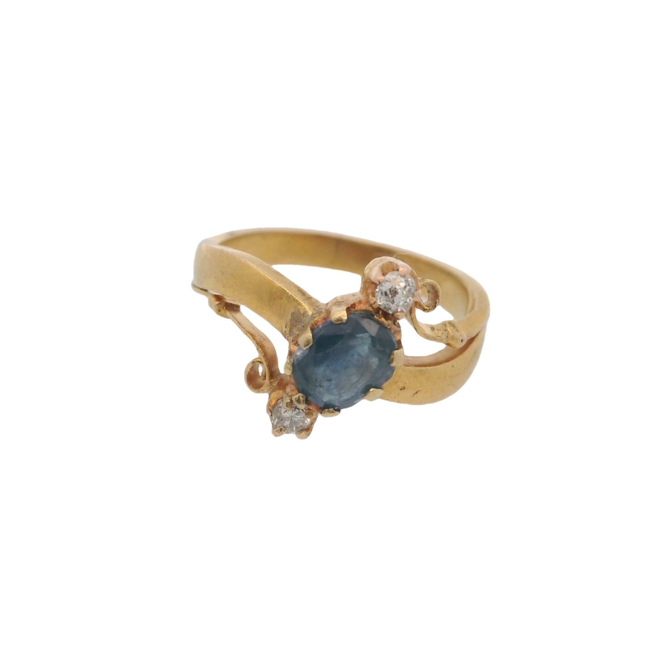 Anillo Art Nouveau de Oro de 18k con Diamantes y Zafiro Corte oval en venta