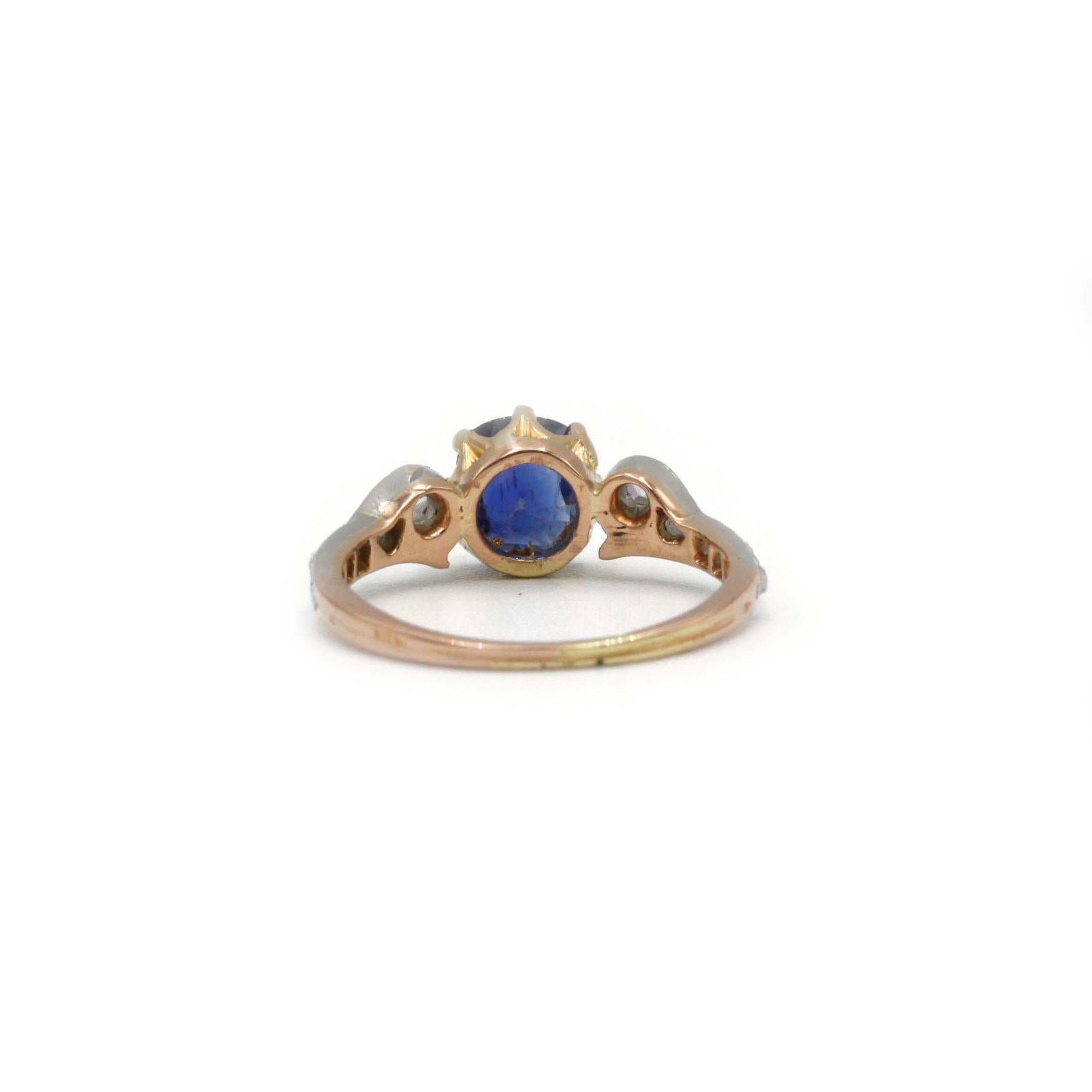 Bague Art Nouveau en or 18K avec saphir et épaulement en diamant taillé en rose Pour femmes en vente