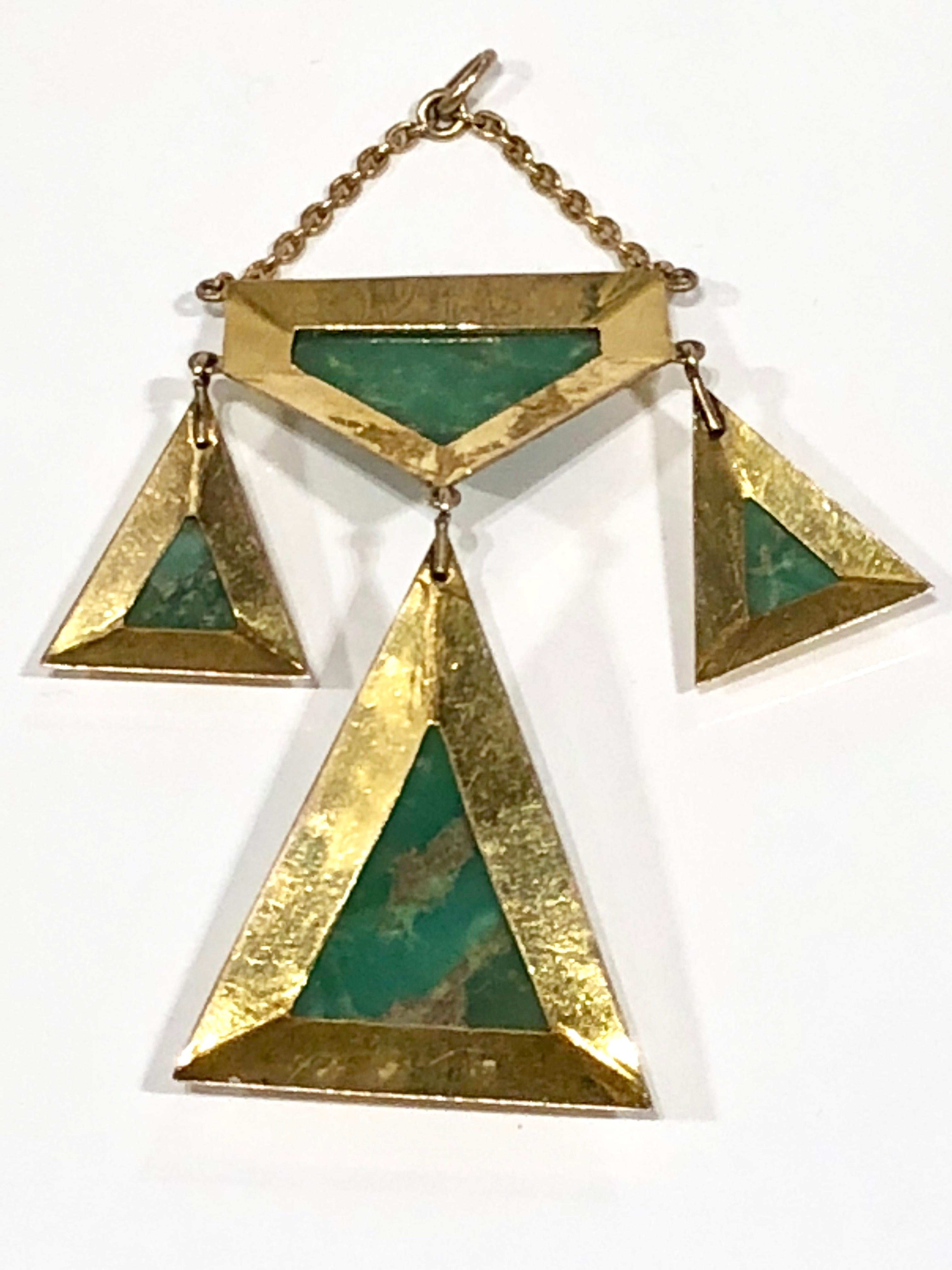 Art Nouveau Jade pendant set in 18k gold, ca 1940s