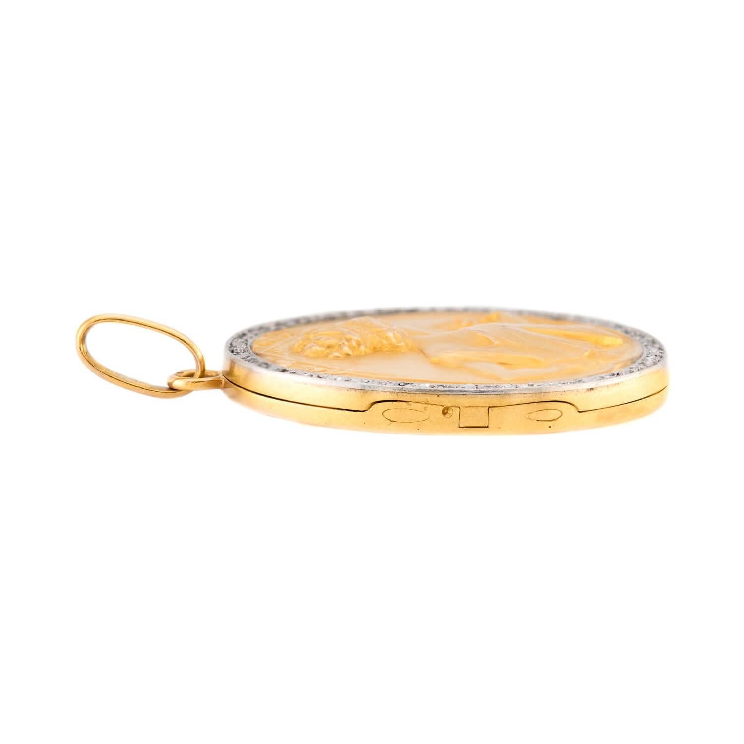 Art nouveau Art Nouveau 18k/Platinum Diamond Repousse Goddess Locket en vente