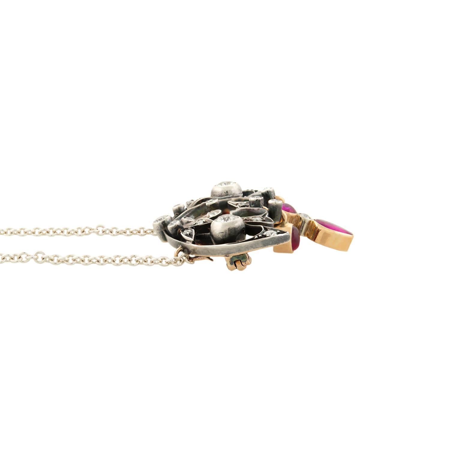 Taglio vecchia miniera Spilla/pendente in stile Art Nouveau in argento sterling 18k con diamanti e rubini in vendita