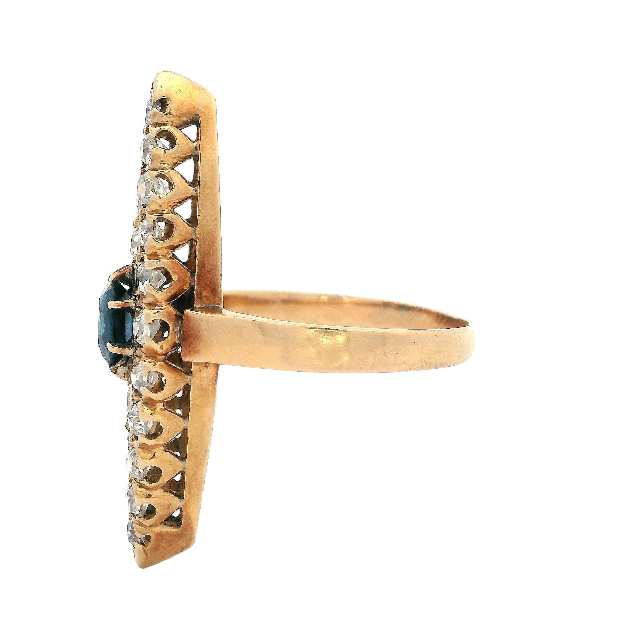 Art Nouveau 1900s Ring in 18kt Gold with Diamonds and Sapphire In Excellent Condition For Sale In Aventura, FL