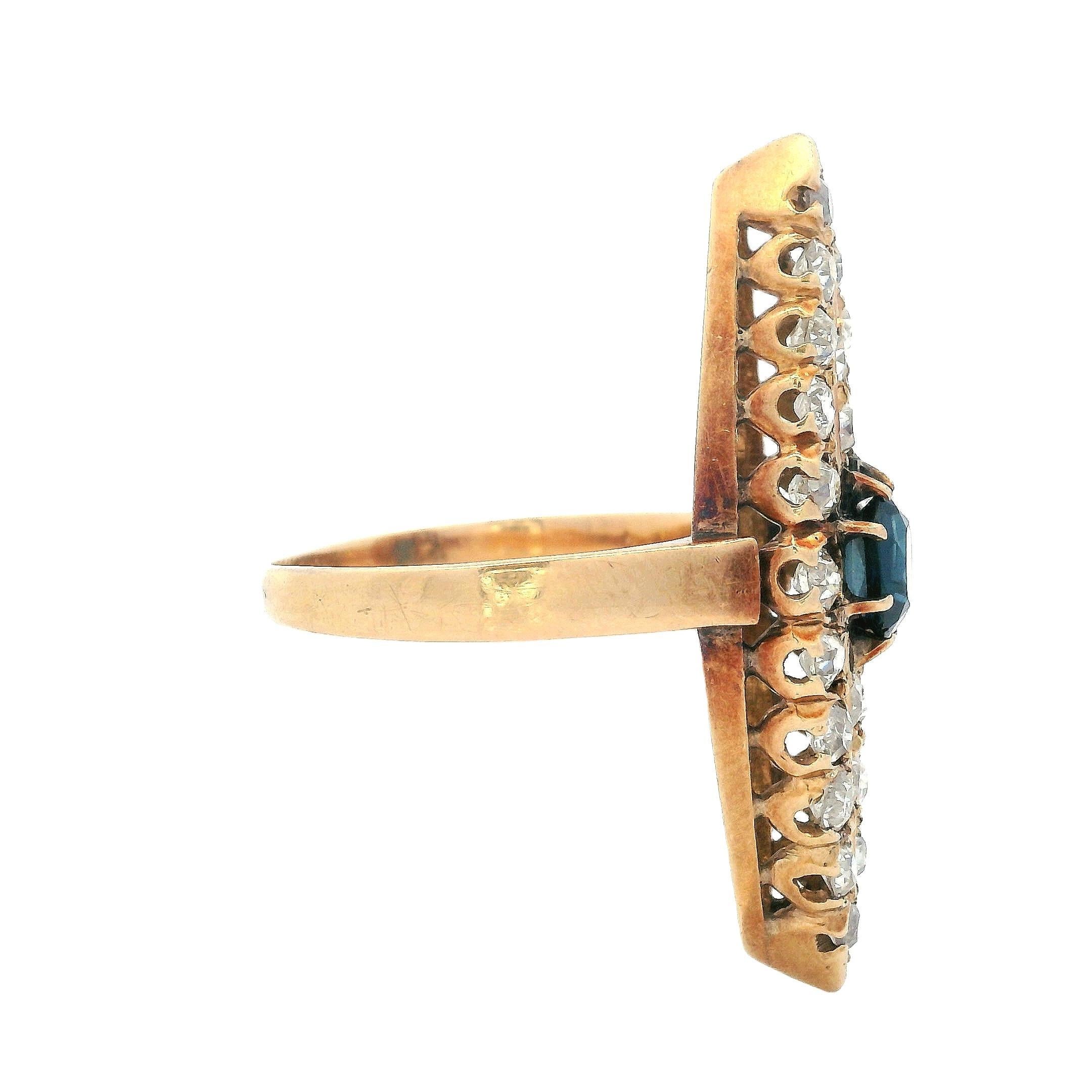 Women's or Men's Art Nouveau 1900s Ring in 18kt Gold with Diamonds and Sapphire For Sale