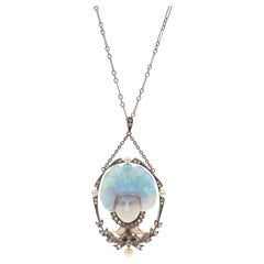 Collier pendentif Art Nouveau 18 carats + argent sterling, opale sculptée, diamant et perle