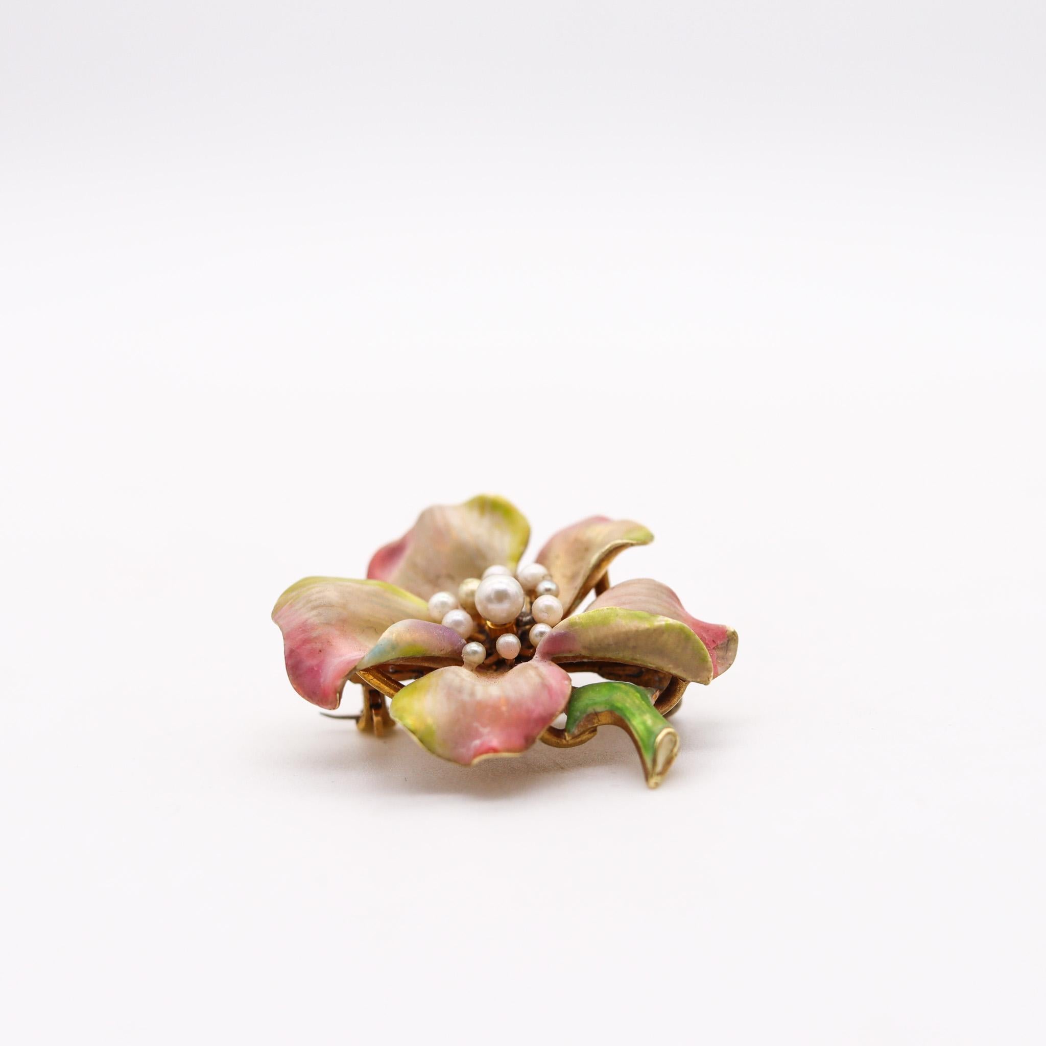 Art Nouveau 1900 Broche eduardiano de esmalte con flor de orquídea en oro amarillo de 14 quilates en Excelente estado para la venta en Miami, FL