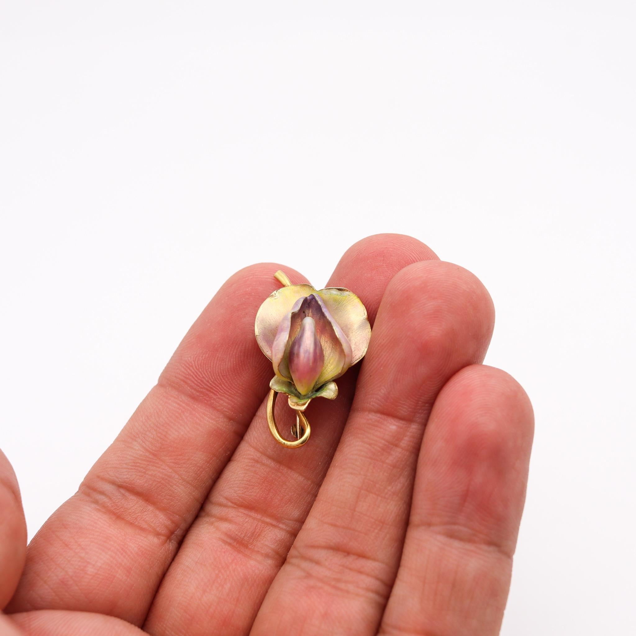 Art Nouveau 1900 Edwardian Enamel Orchid Flower Brooch In 18Kt Yellow Gold In Excellent Condition For Sale In Miami, FL