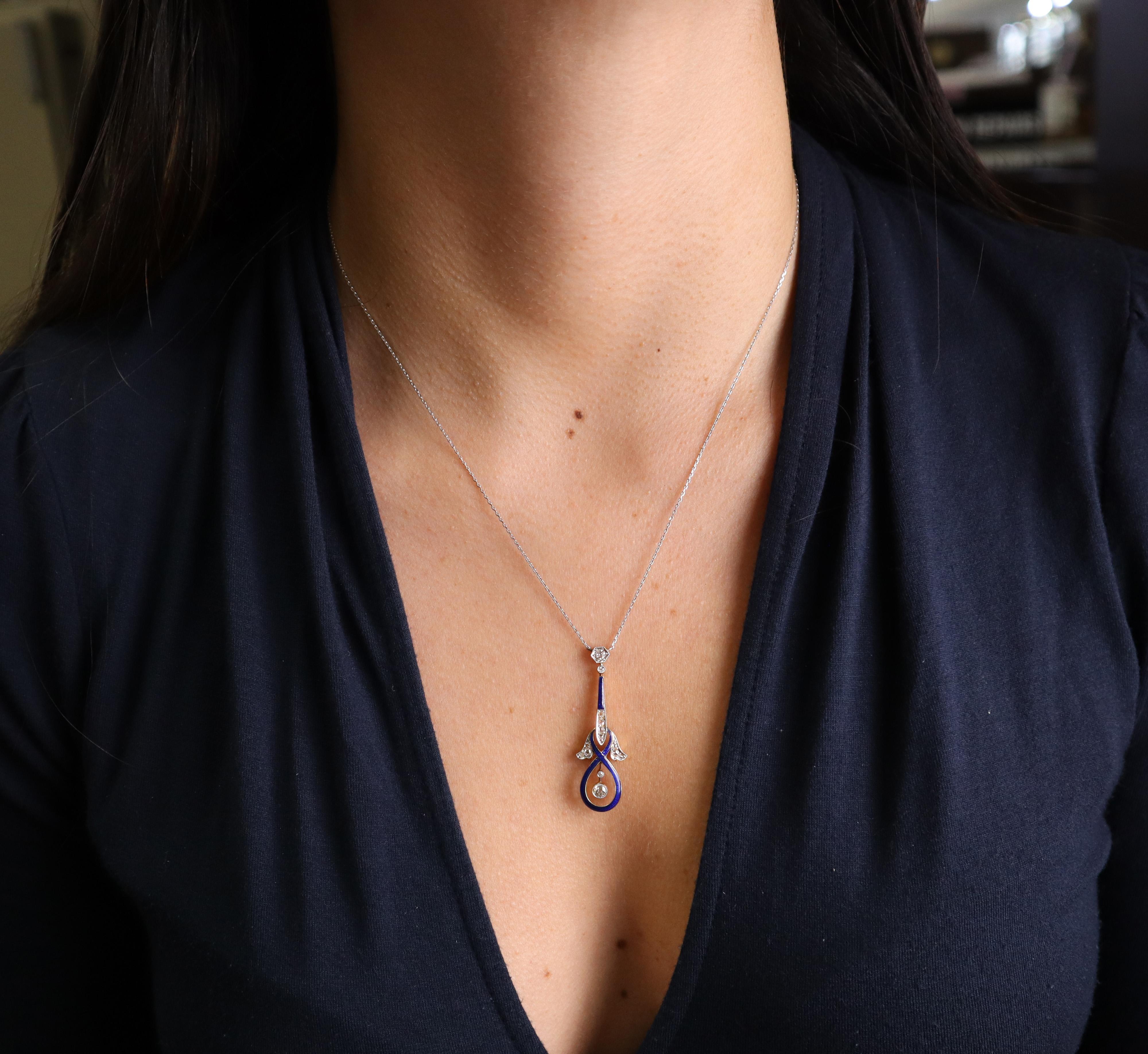 Art Nouveau 1900 Enamel Pendant Necklace in 18kt Gold and Platinum with Diamonds For Sale