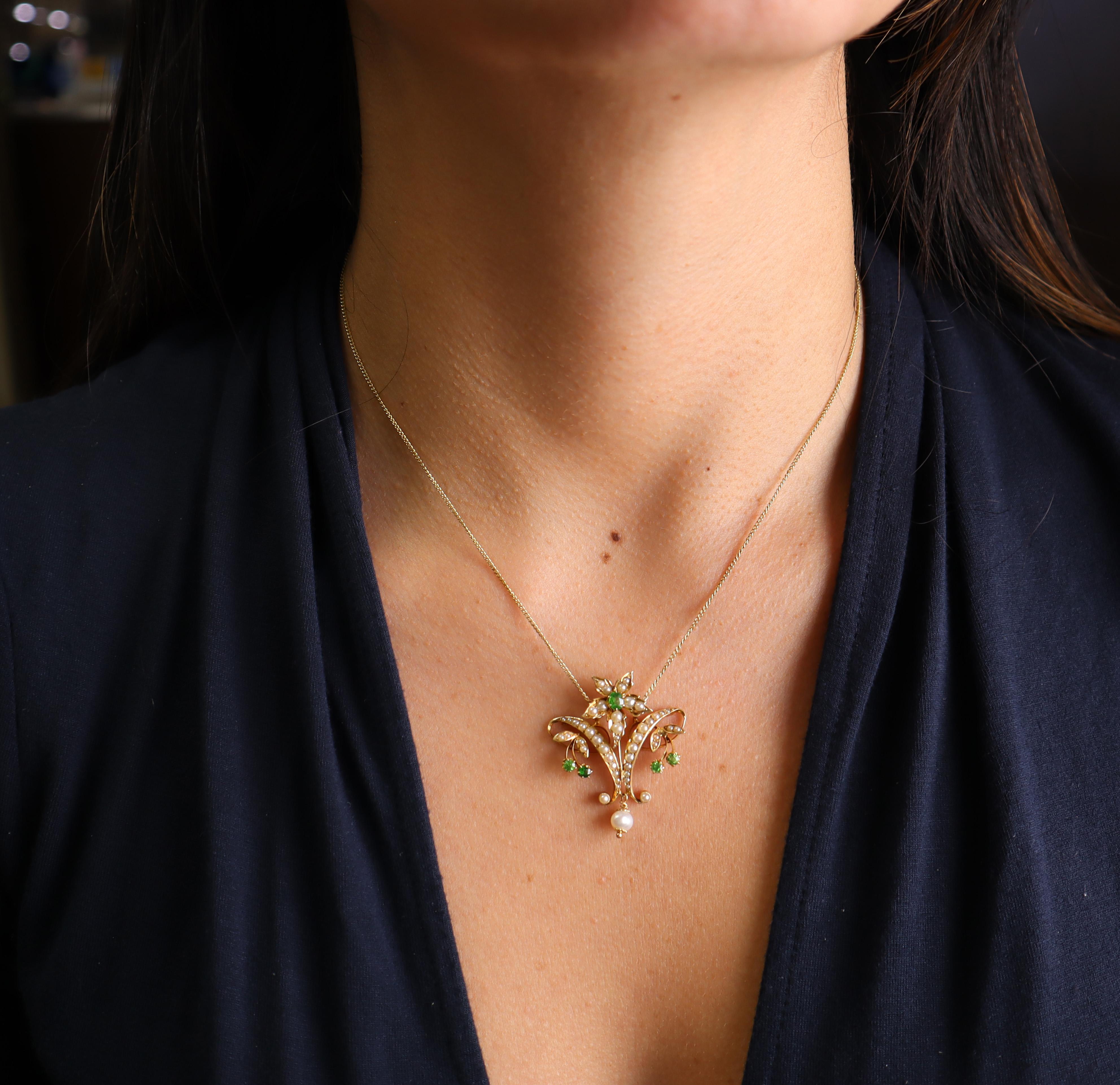 This exquisite pendant necklace is a stunning example of the Art Nouveau style, crafted in the late 19th to early 20th century. The centerpiece is a pendant made of 18kt yellow gold, elegantly adorned with 46 graduated white round seed pearls.
