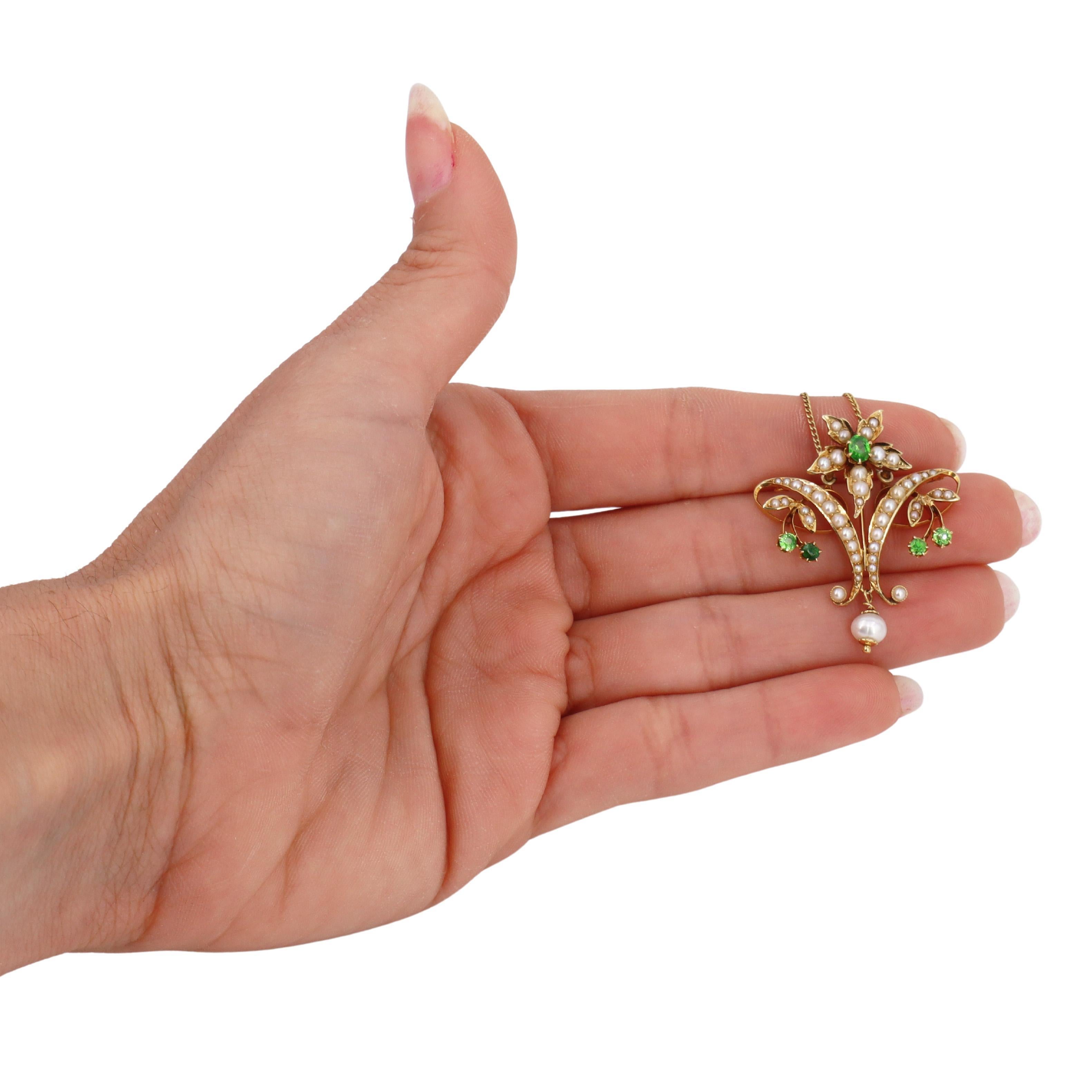 Art Nouveau 1900 Necklace in 18kt Gold with seed Pearls and Tsavorites For Sale 1