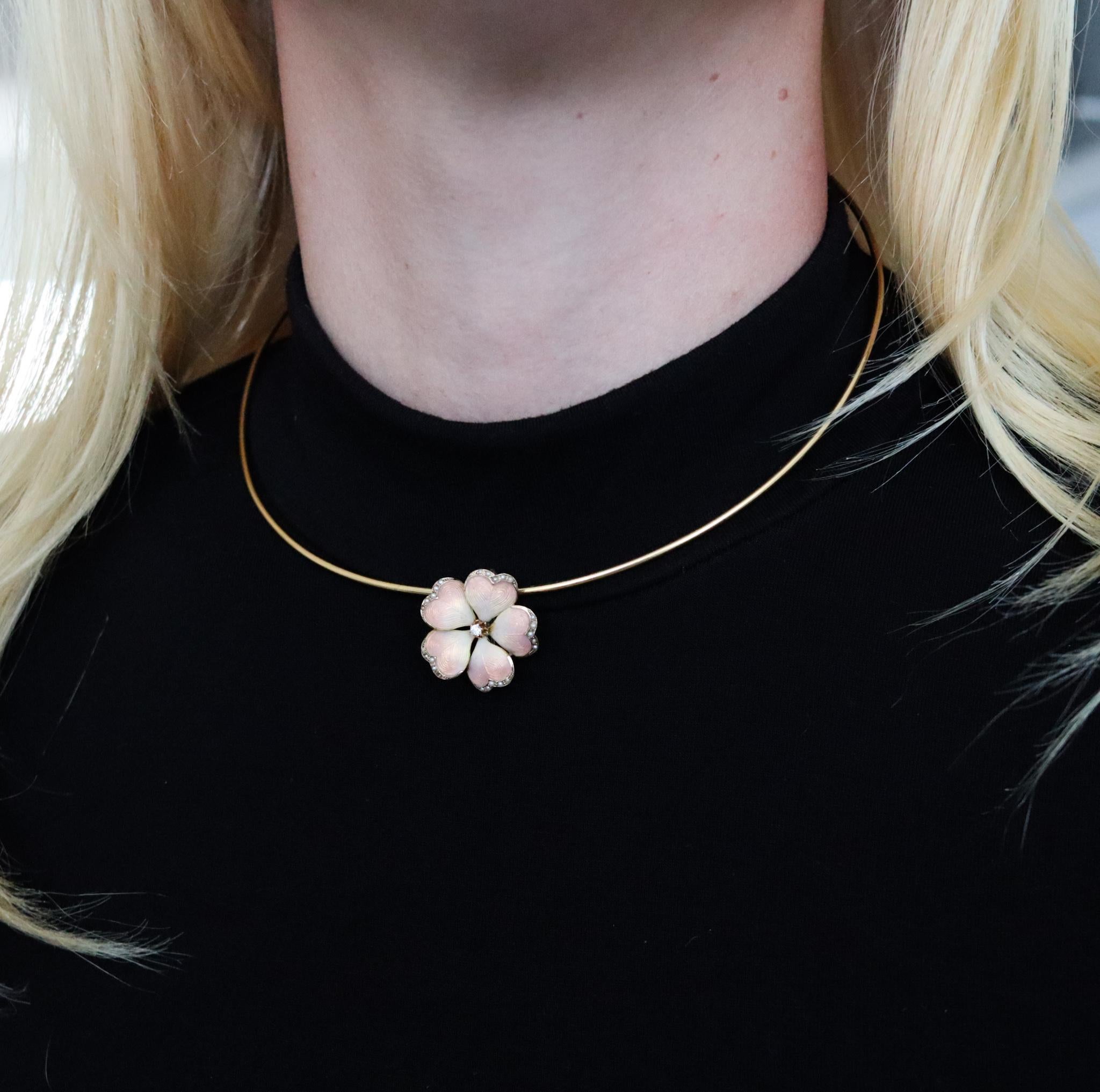 Spilla con ciondolo a fiore in smalto Art Nouveau 1905 Edwardian in oro 14kt con diamanti e perle in vendita 1