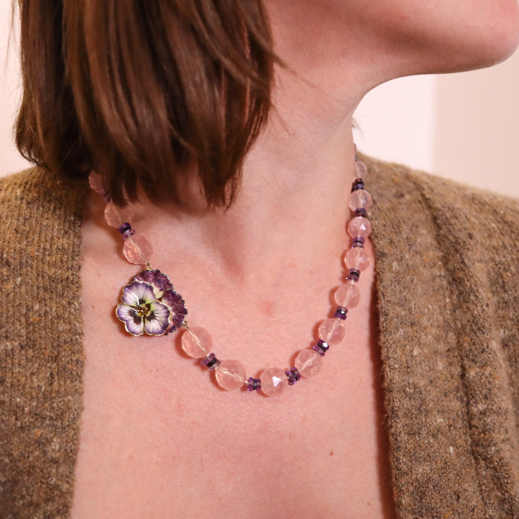 Jugendstil 1905 Emaille Pansy Blume Halskette in 14Kt Gold mit rosa Quarz mit rosa Quarz im Angebot 1