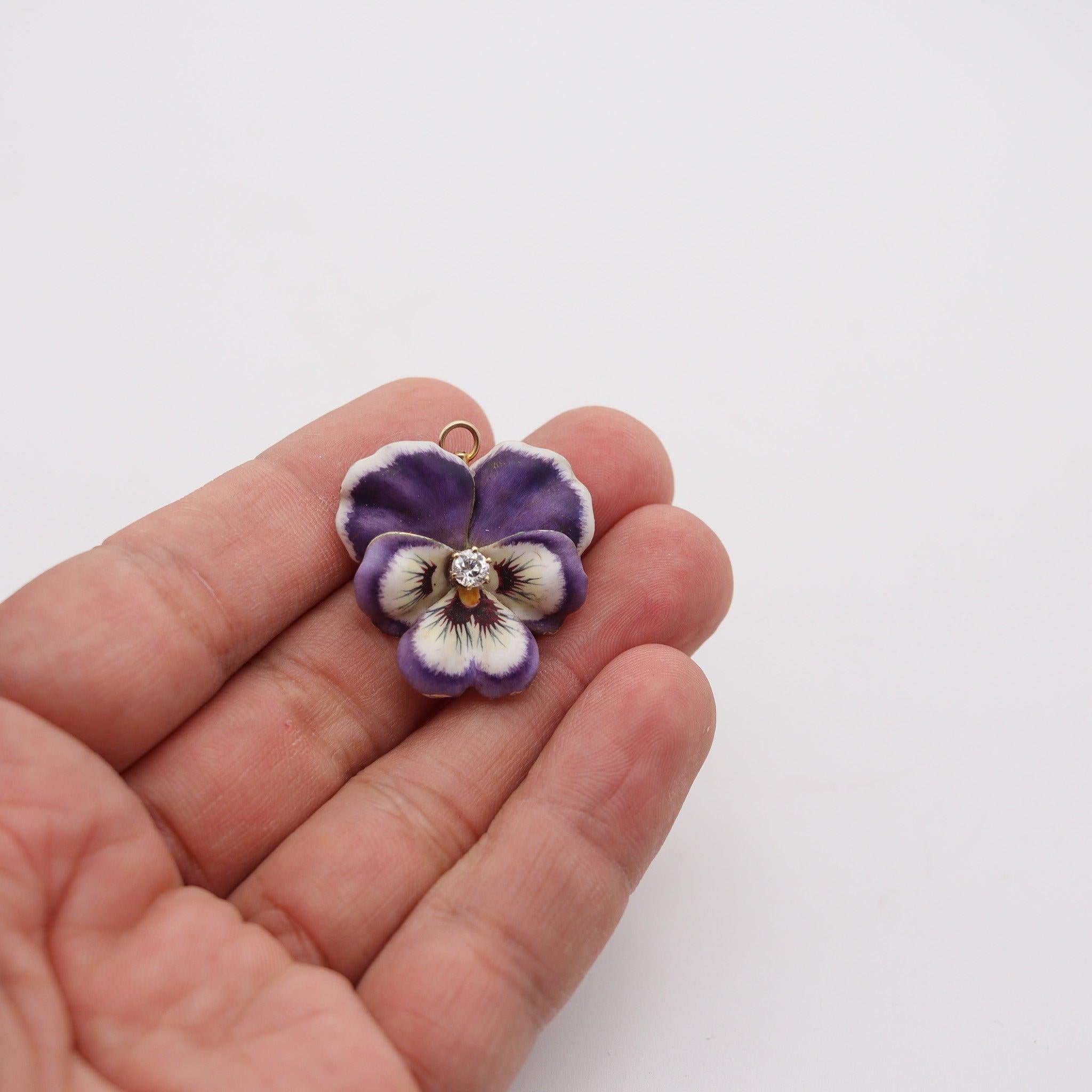 ART NOUVEAU 1905 Purple Enameled Pansy Brooch In 18Kt Yellow Gold With Diamond For Sale 1