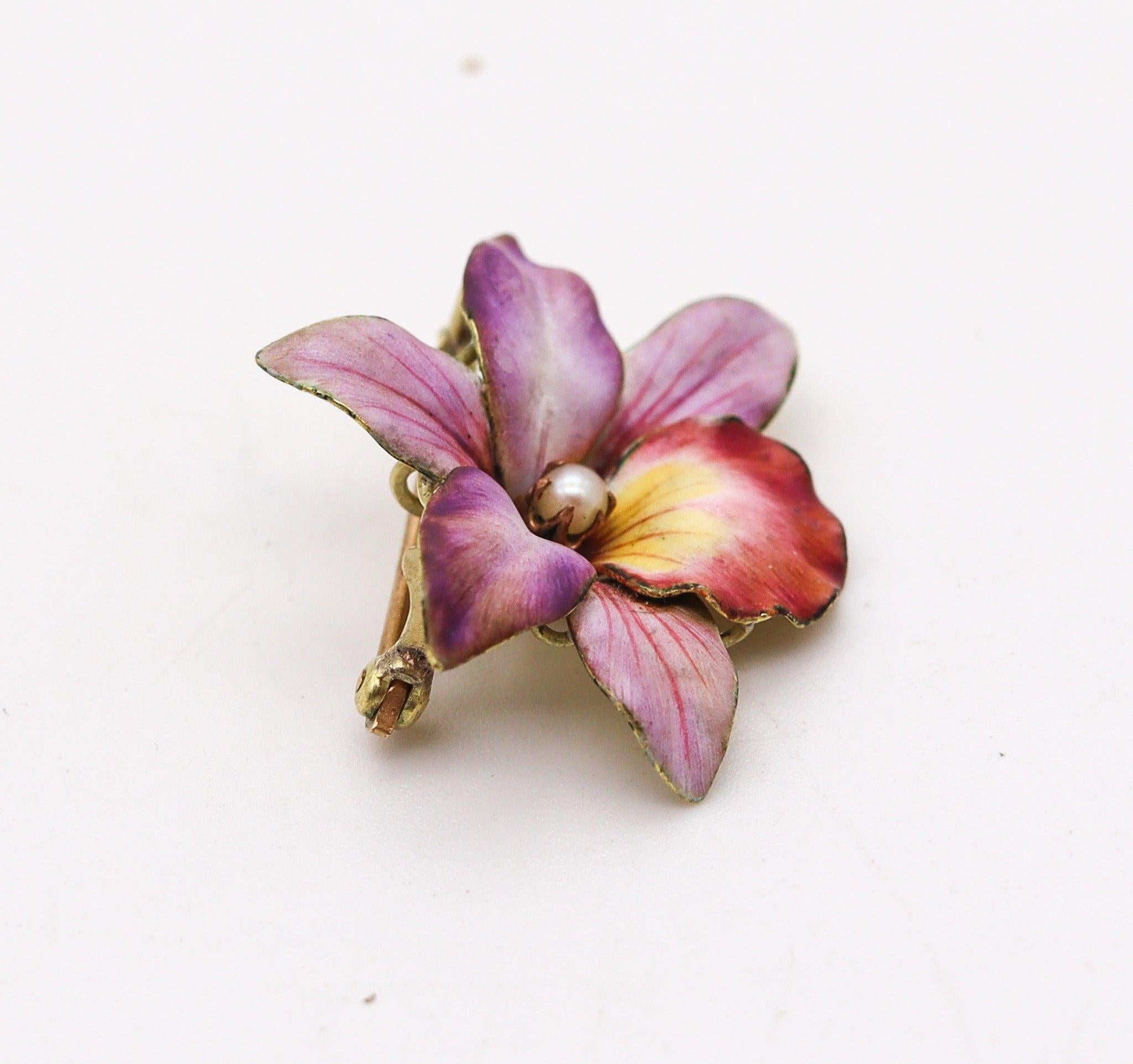 ART NOUVEAU 1910 Edwardian Enamel Orchid Flower In 14Kt Gold With White Pearl In Excellent Condition In Miami, FL