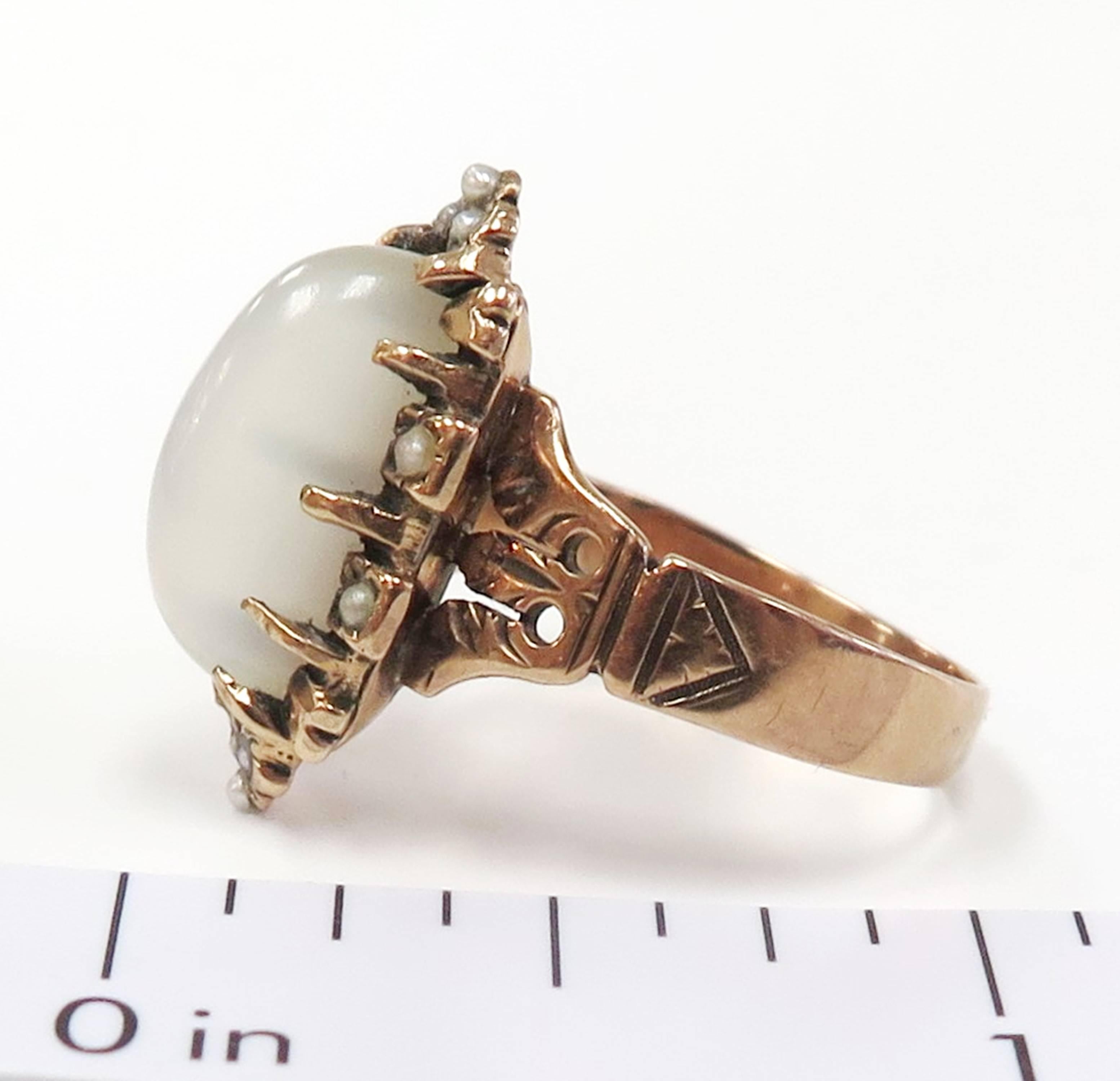 Art Nouveau 1910s Moonstone and Seed Pearls Ring, 14 Karat Rose Gold In Excellent Condition In Bellmore, NY