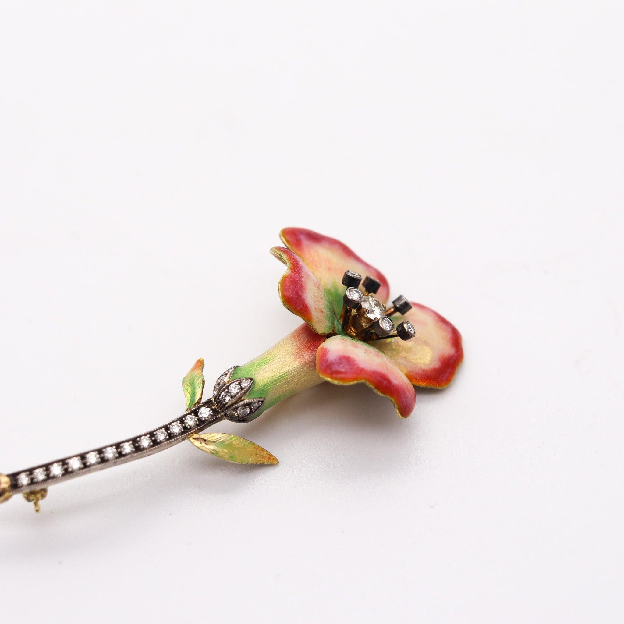 ART NOUVEAU 1915 Broche fleur émaillée en or 18 carats avec diamants et rubis Pour femmes en vente