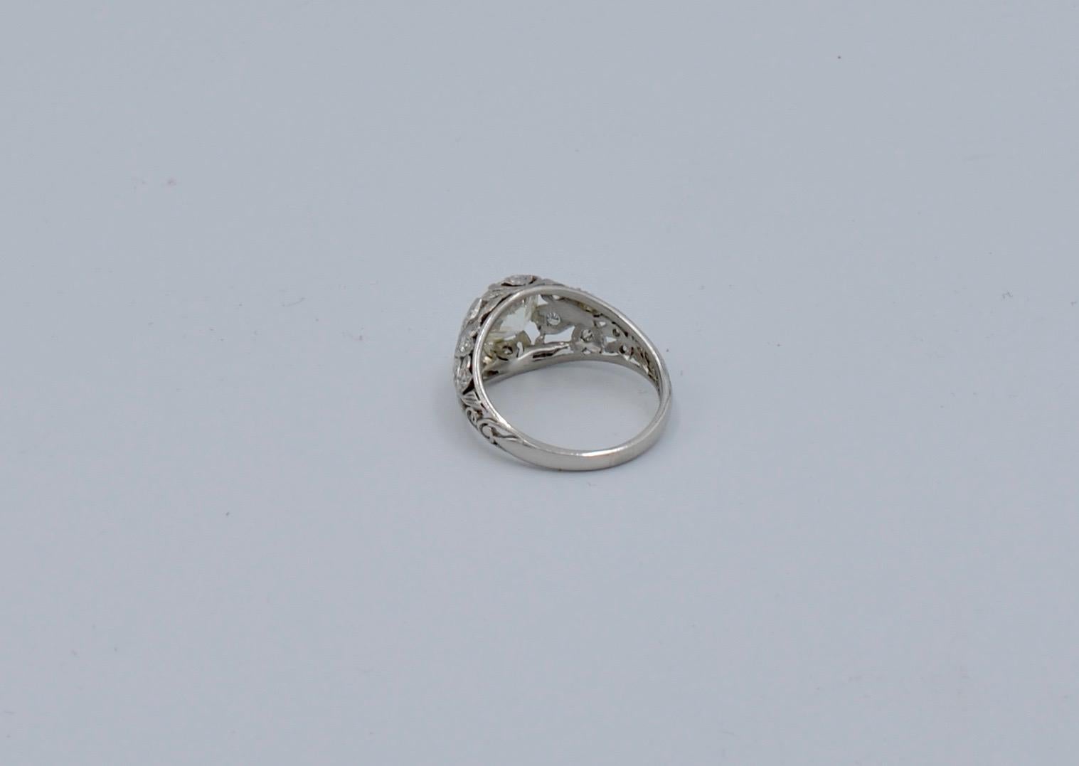 Art Nouveau 1930s 1.65 Carat Old European Mine Cut Diamond and Platinum Ring For Sale 1