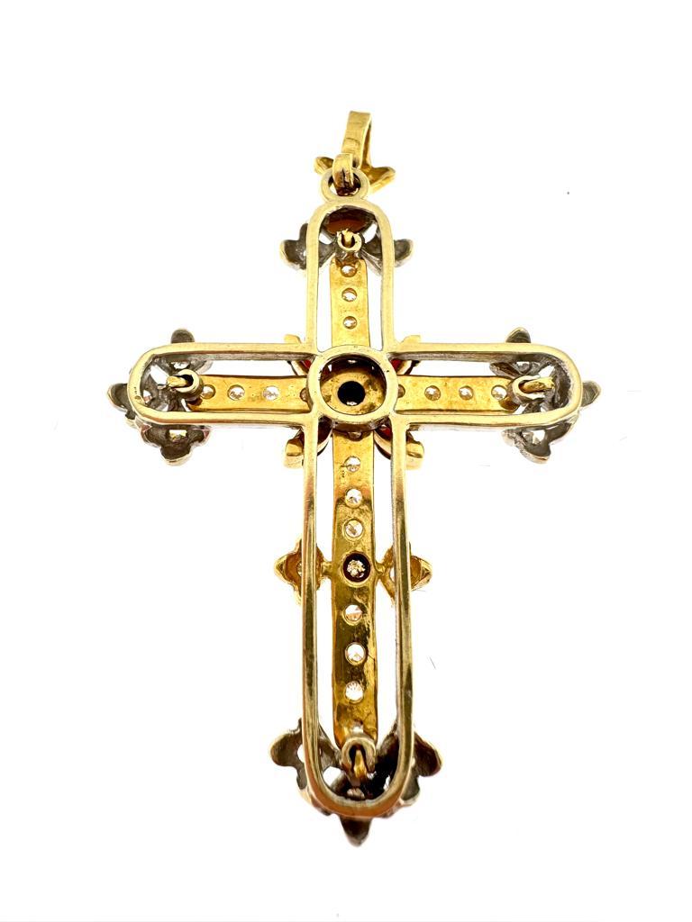 The beauty of this pendant lies in the contrast obtained between the white and yellow gold and the intense red garnets. 37 brilliant cut zircons and 4 marquise cut garnets have been used to decorate this beautiful cross. The zircon is a natural