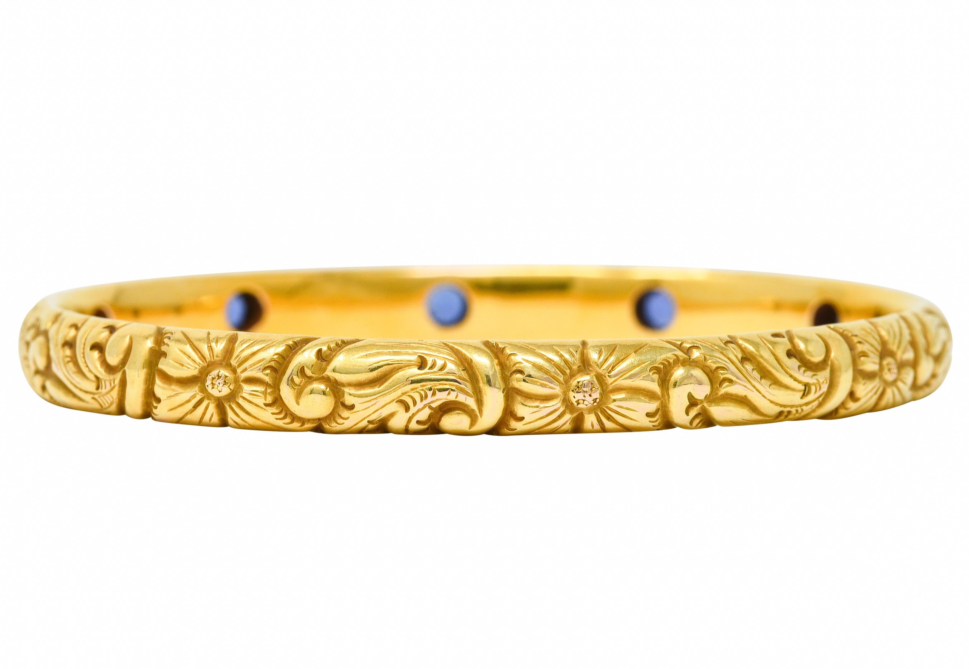 Jugendstil-Armreif mit Blumenschnörkeln, 2,10 Karat Saphir 14 Karat Gelbgold (Rundschliff)