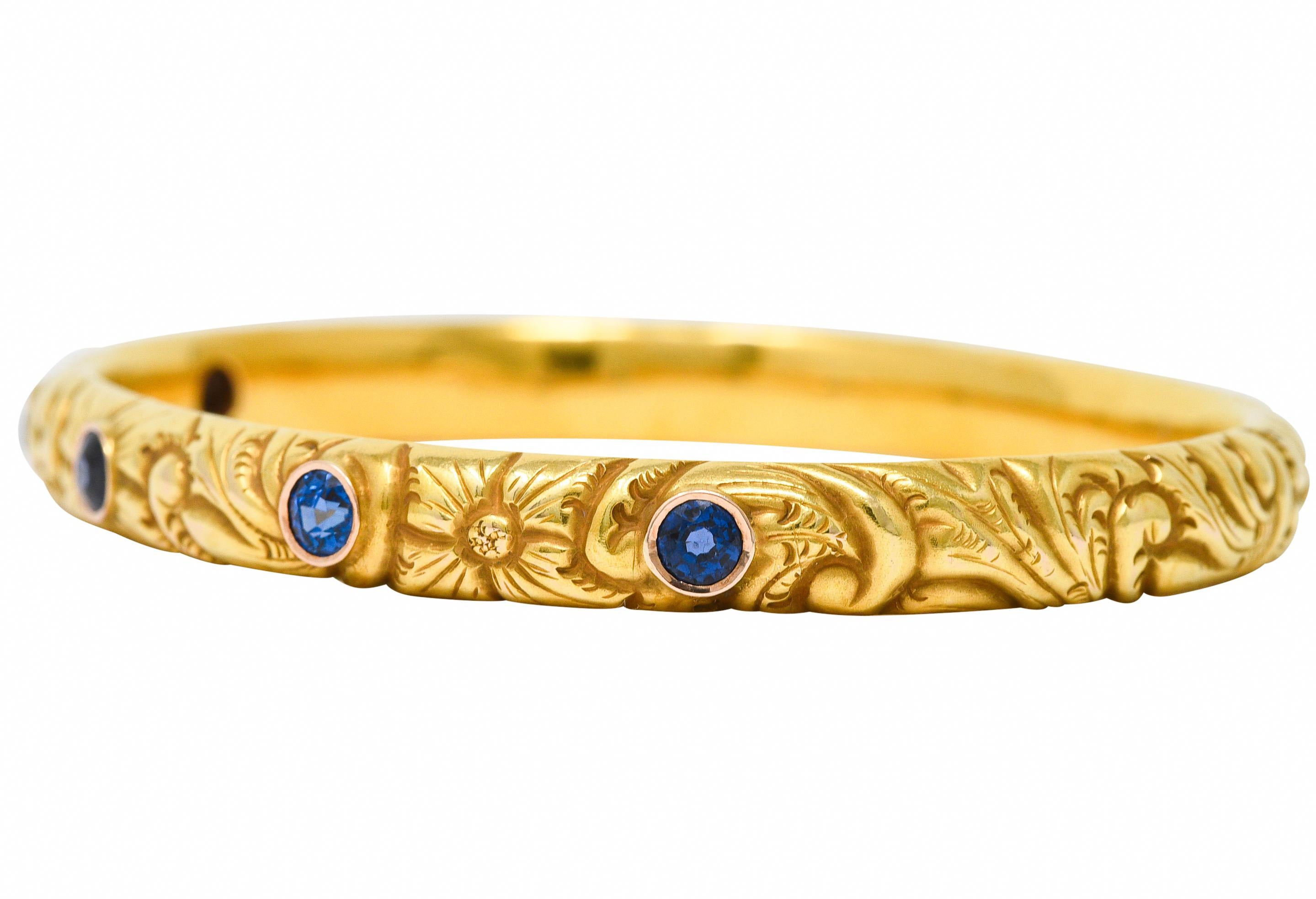 Jugendstil-Armreif mit Blumenschnörkeln, 2,10 Karat Saphir 14 Karat Gelbgold im Zustand „Hervorragend“ in Philadelphia, PA