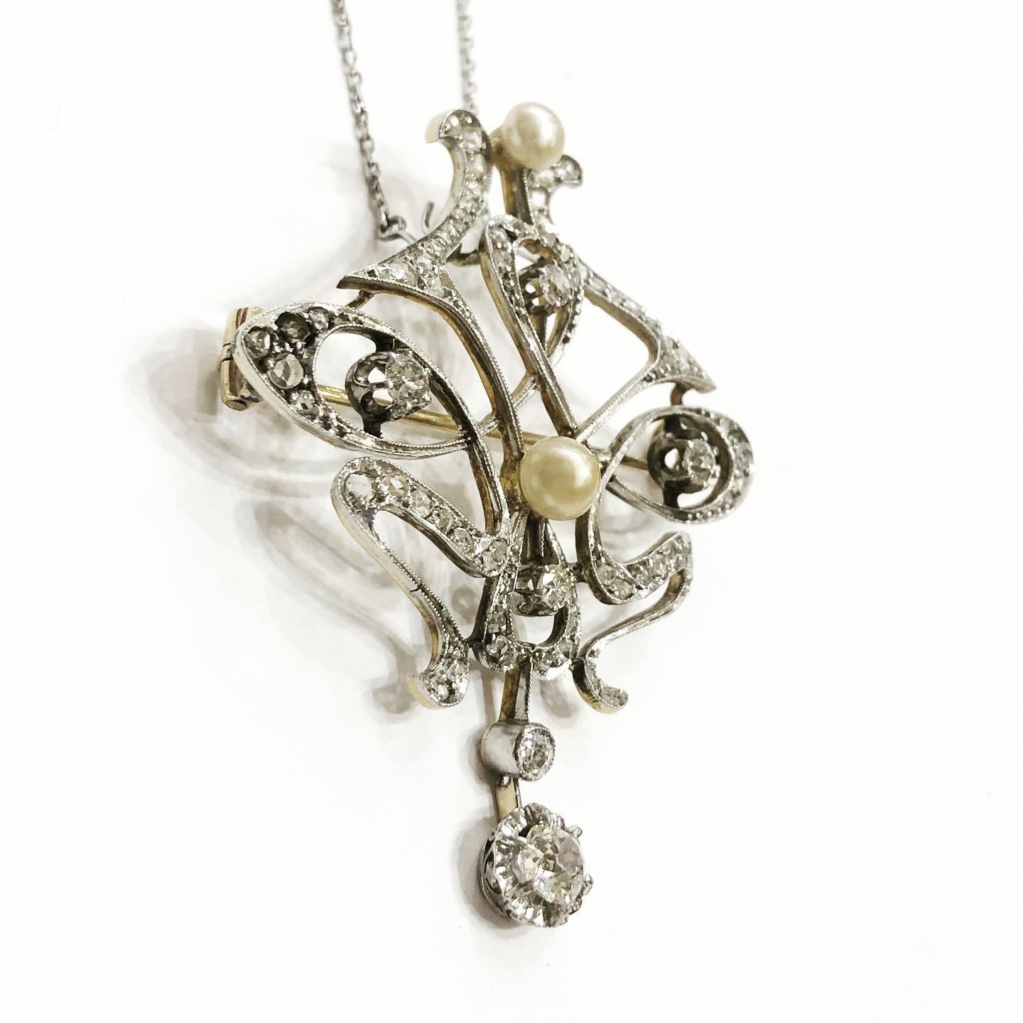 Art Nouveau 2.3 Carat Diamonds and Pearls Platinum Pendant-Brooch For Sale 1