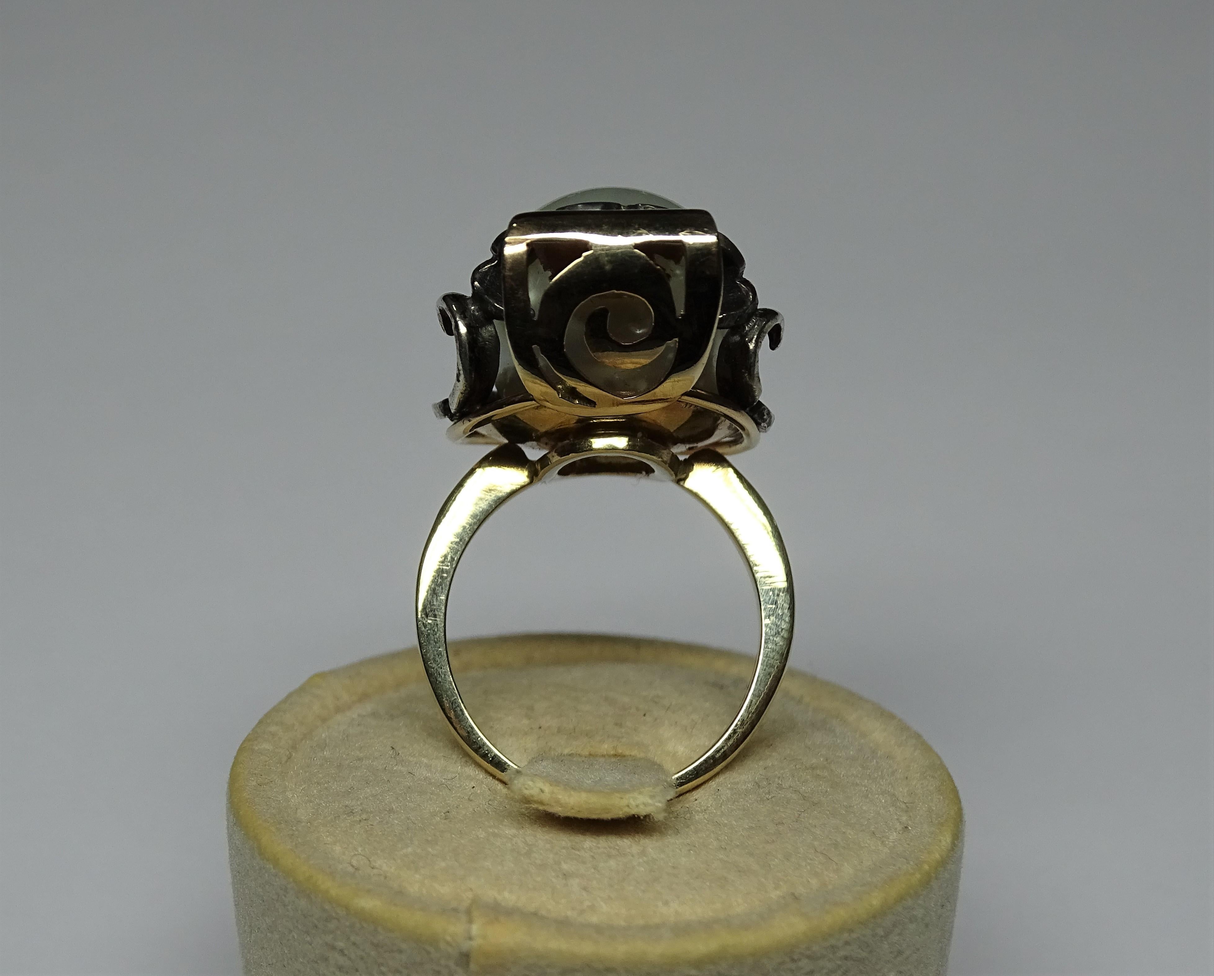 Women's or Men's Art Nouveau 25.22 Carat Pearl White Diamond 14 Karat Yellow Gold Ring For Sale
