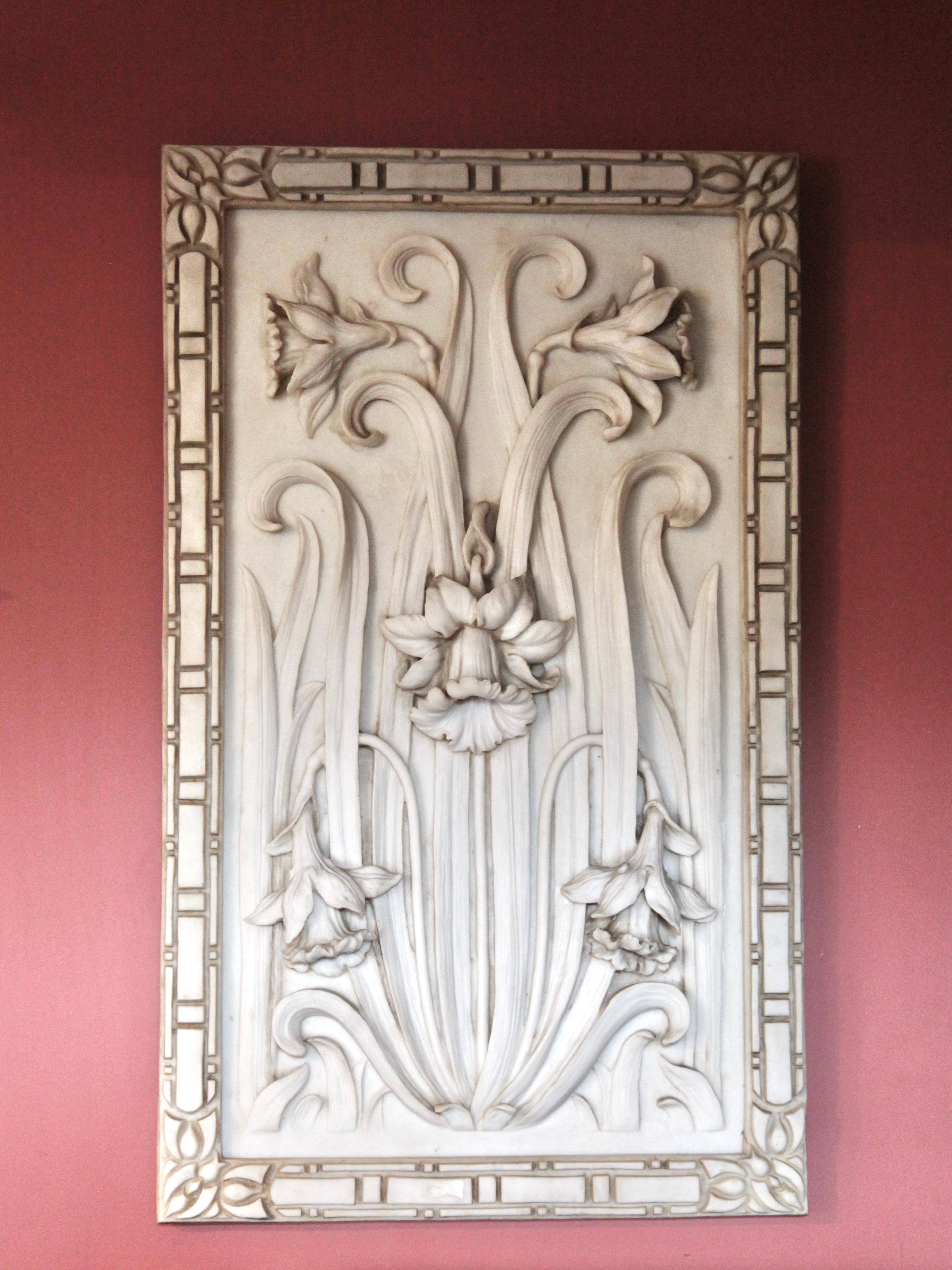 Large decorative alabaster panel with Art Nouveau design. Dramatic high-relief sculpture of daffodils (Jonquils) with leaves and flower heads in 3-D. Such items were typically used as decorative panels in the home. The alabaster has a light cream
