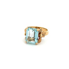 Art Nouveau 4.50 Carat Emerald Cut Aquamarine Bow on Side Gold Ring