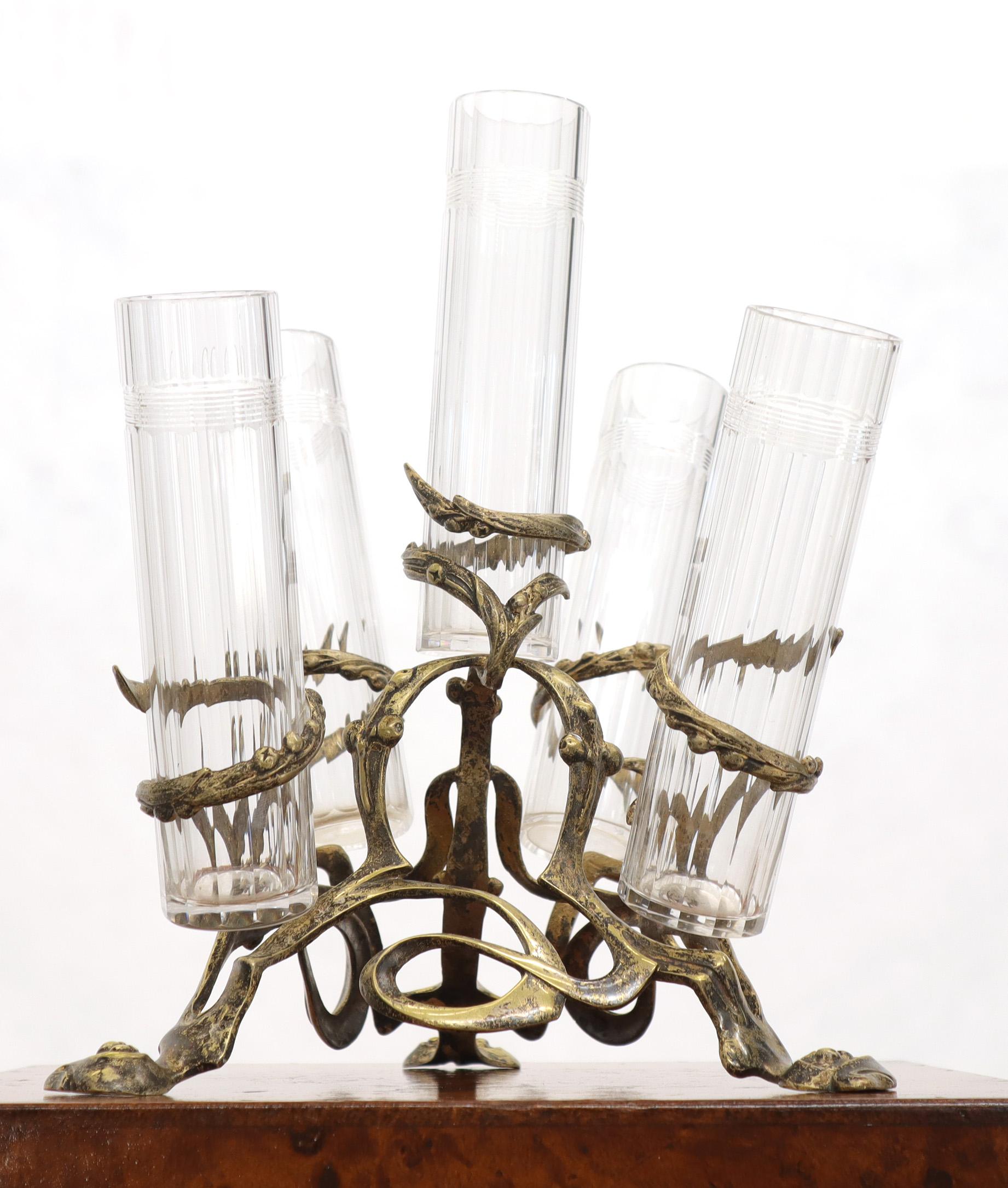 Vase de centre de table en verre taillé Art Nouveau.