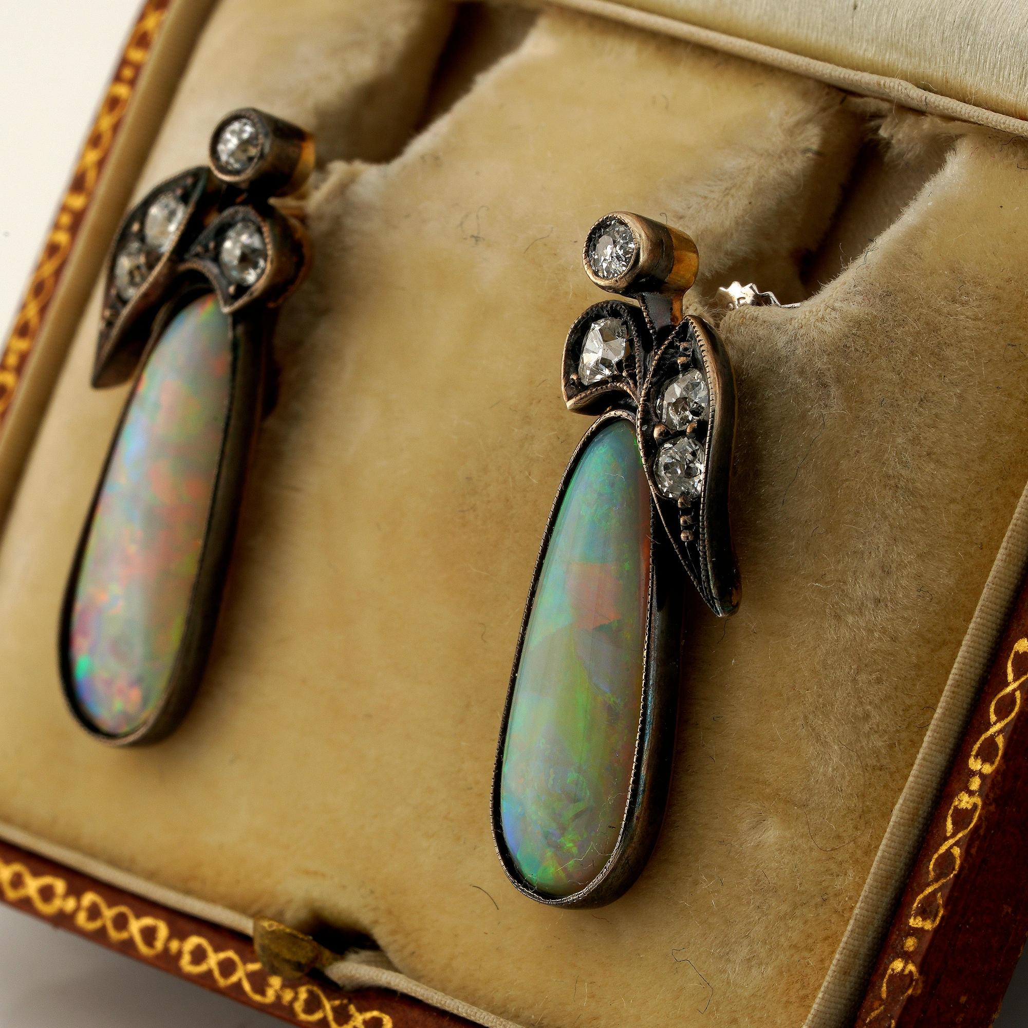 Jugendstil-Ohrringe 5.0 Karat natürlicher Opal .50 Karat Diamant im Altschliff (Art nouveau) im Angebot