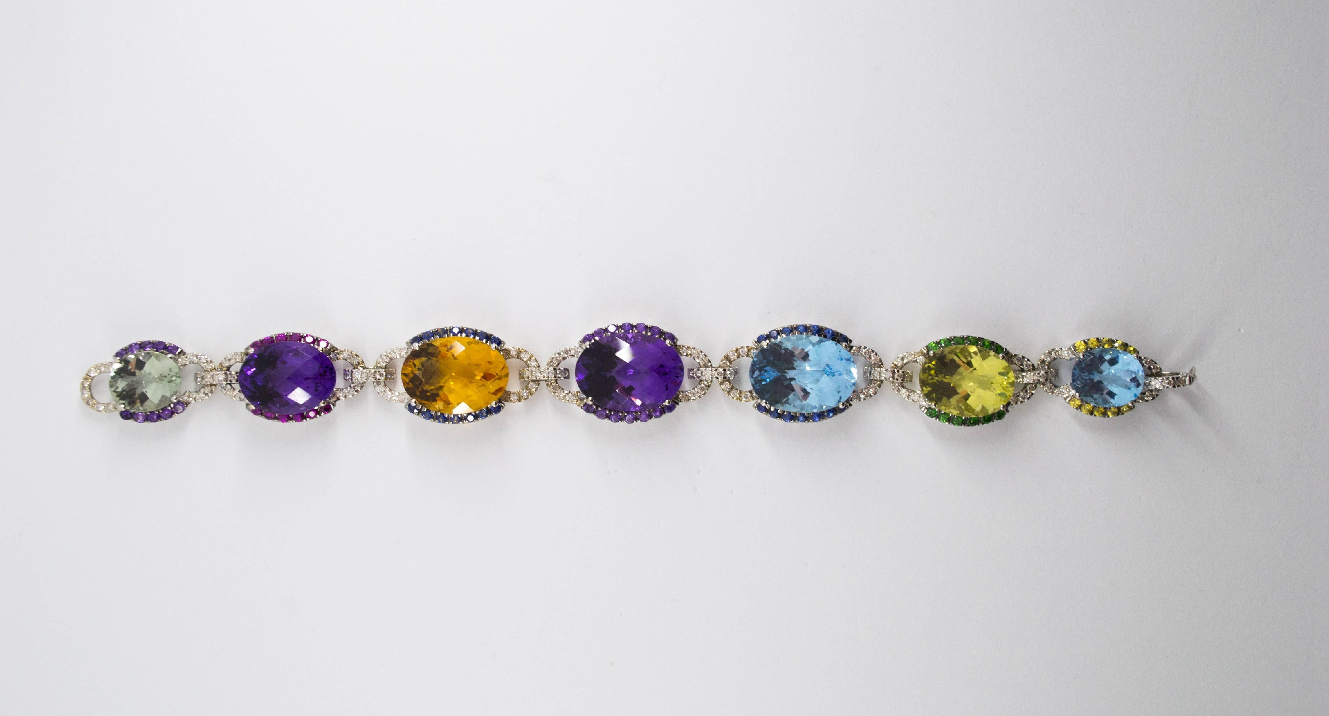 Bracelet Art Nouveau en or blanc 5,80 carats avec diamants blancs, rubis, saphirs et émeraudes Unisexe en vente