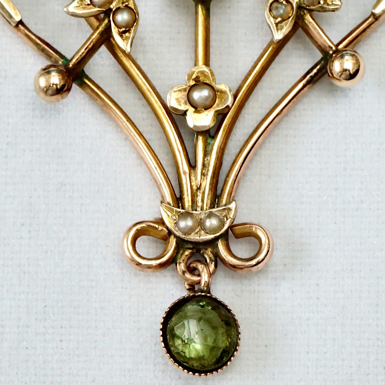 Women's or Men's Art Nouveau 9ct Gold Lavaliere Pendant Peridot Paste and Natural Seed Pearls For Sale