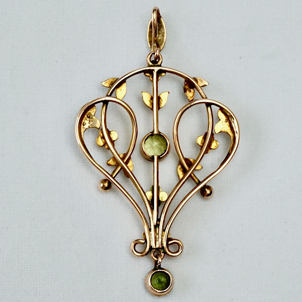 Art Nouveau 9ct Gold Lavaliere Pendant Peridot Paste and Natural Seed Pearls For Sale 3
